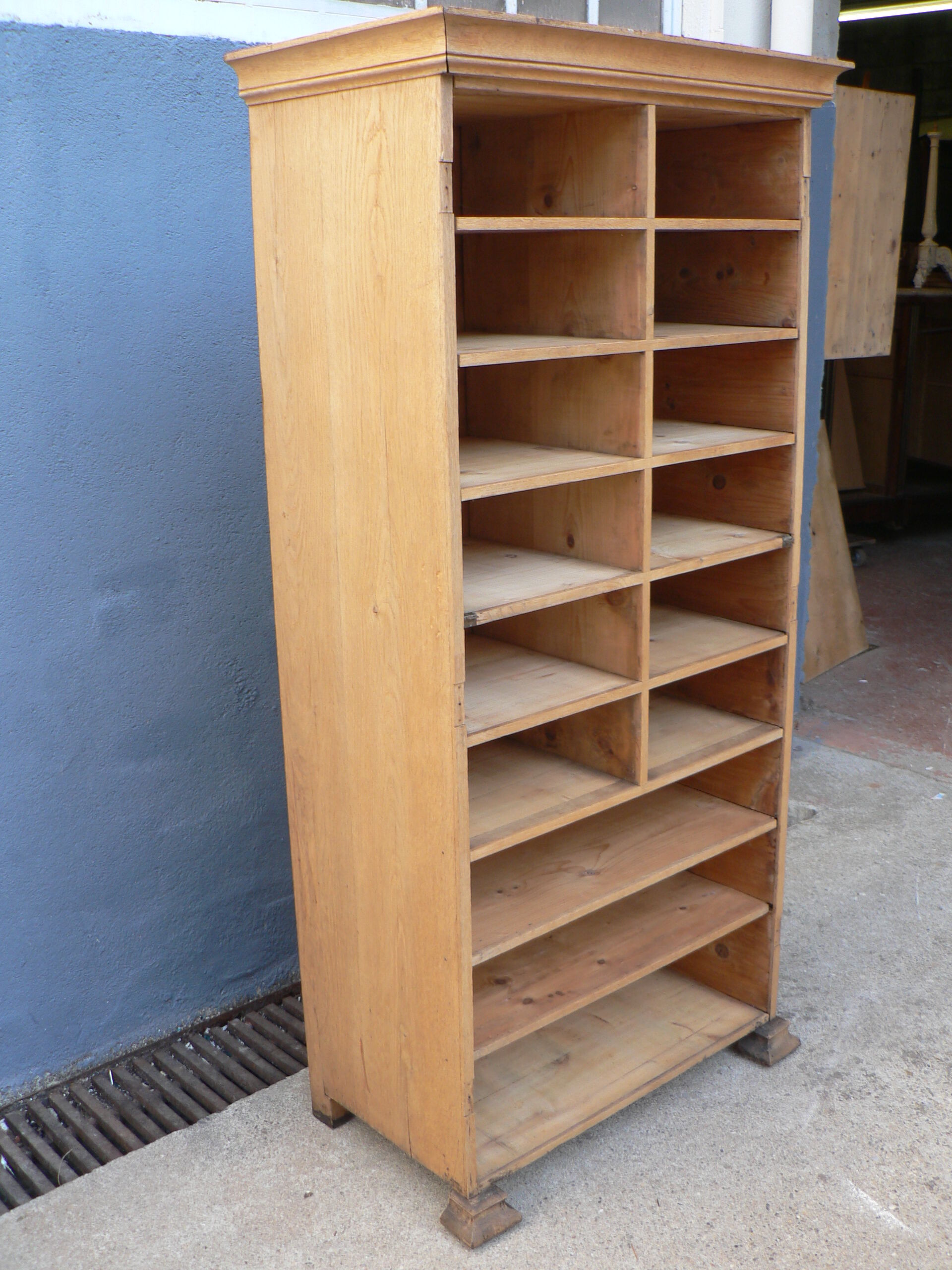 Furniture shelf scoured damask
