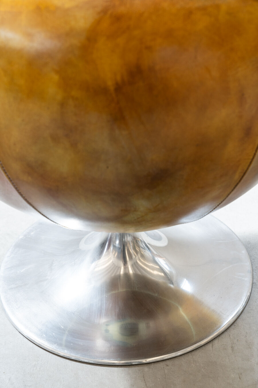 Leather swivel armchairs, early twenty-first century, set of 2