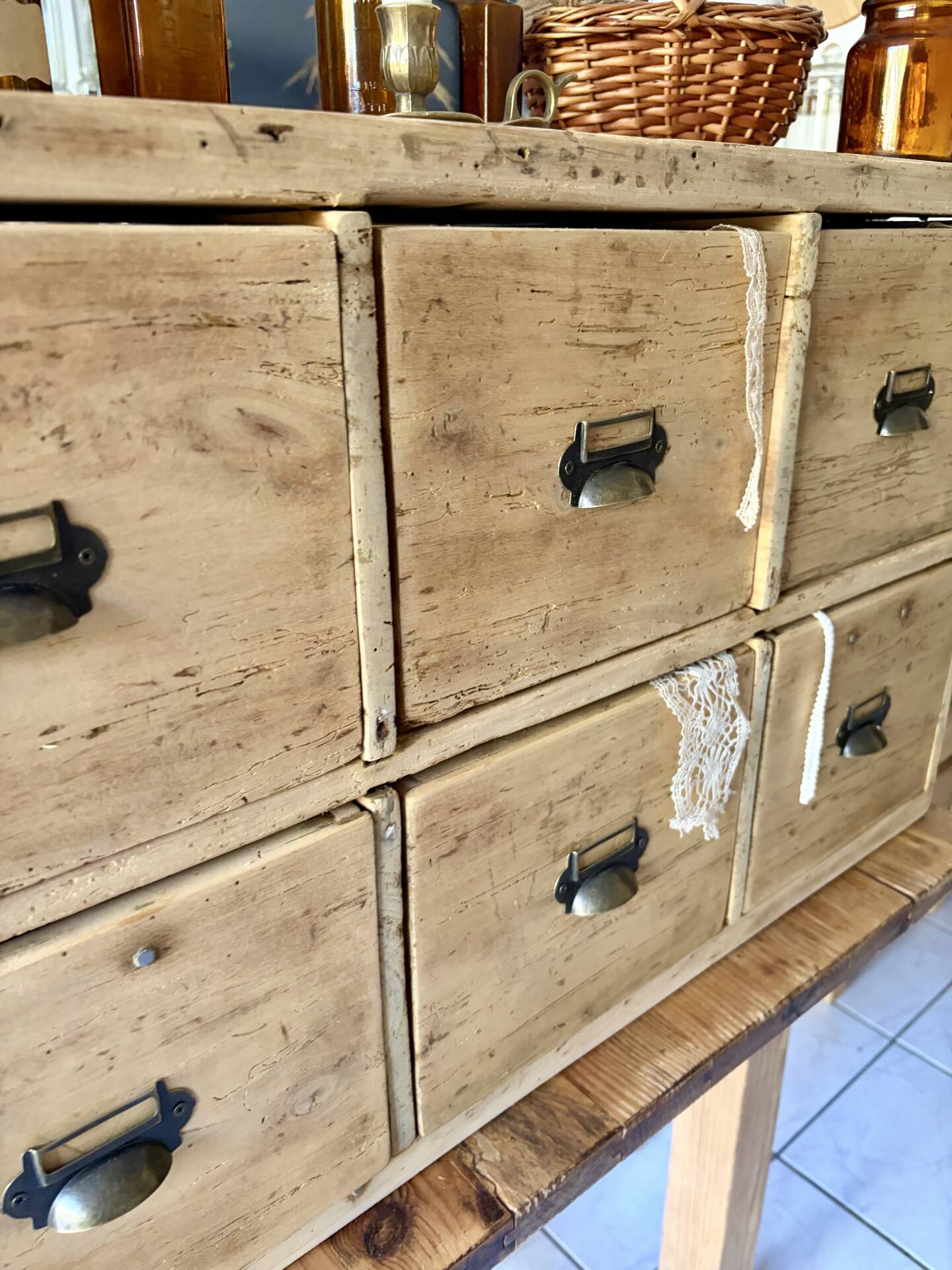 Workshop cabinet with drawers