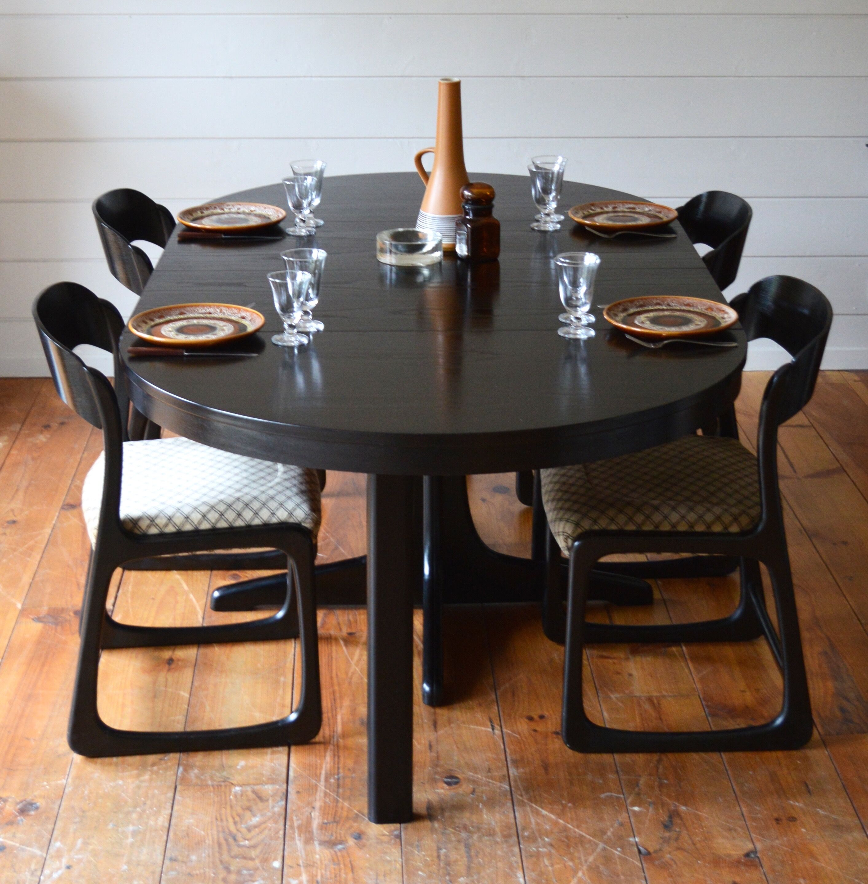 Ensemble table et chaises traîneau Baumann
