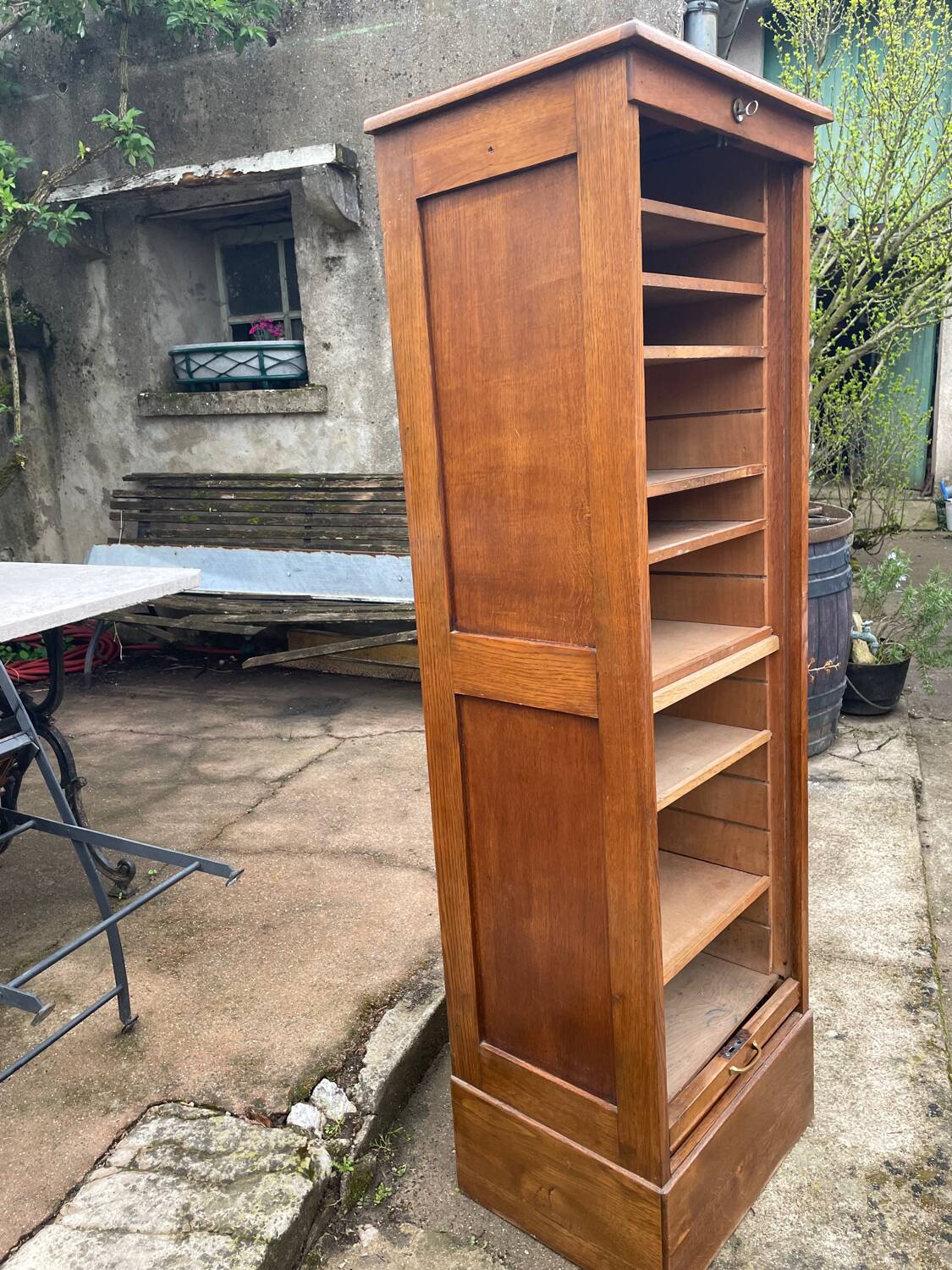 Curtain filing cabinet