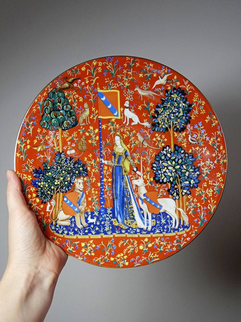 Collection plate Limoges Haviland "The Lady with the Unicorn", 1980 edition.