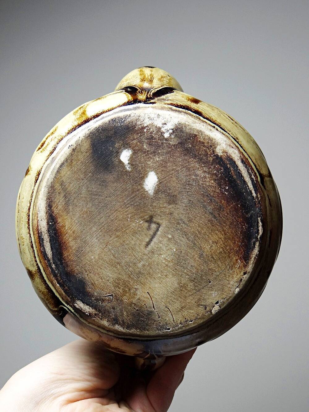 A pair of small vintage teapots in the Art Deco style reminiscent of Denbac.