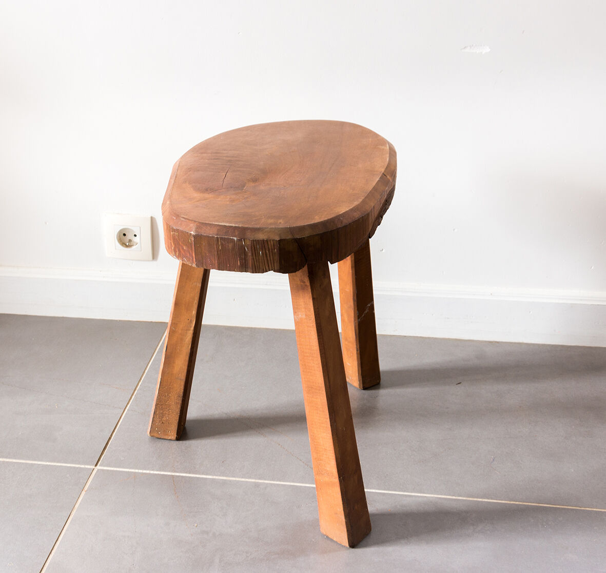 Tabouret tripode bois