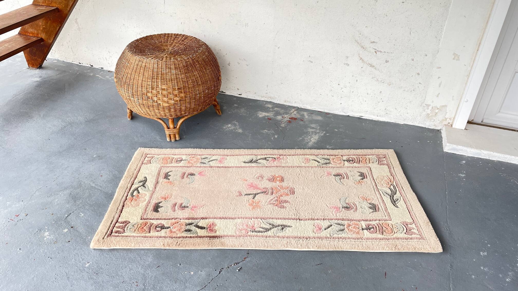 Vintage Chinese rug, beige and pink tones
