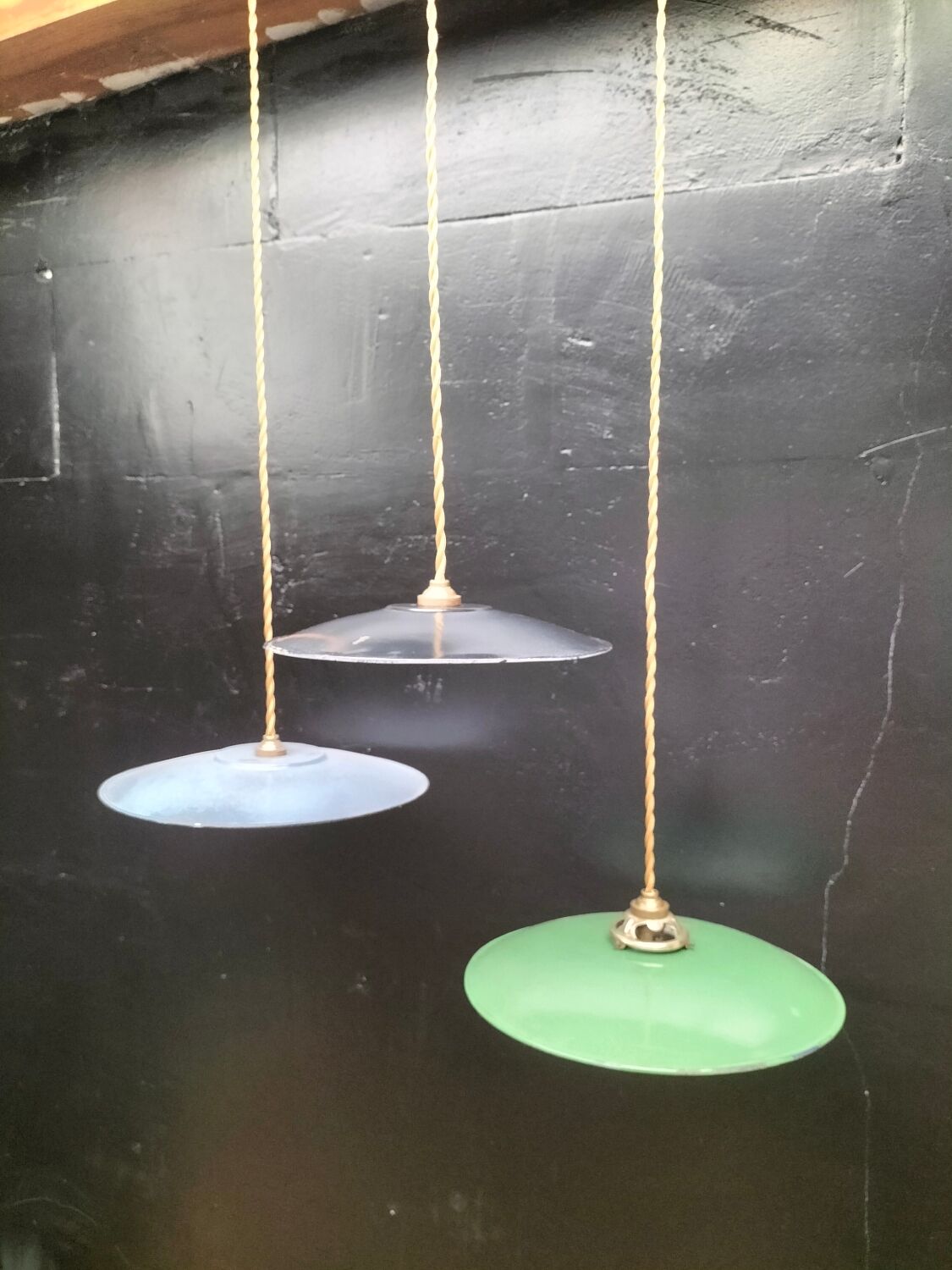 3 suspensions en tôles émaillées