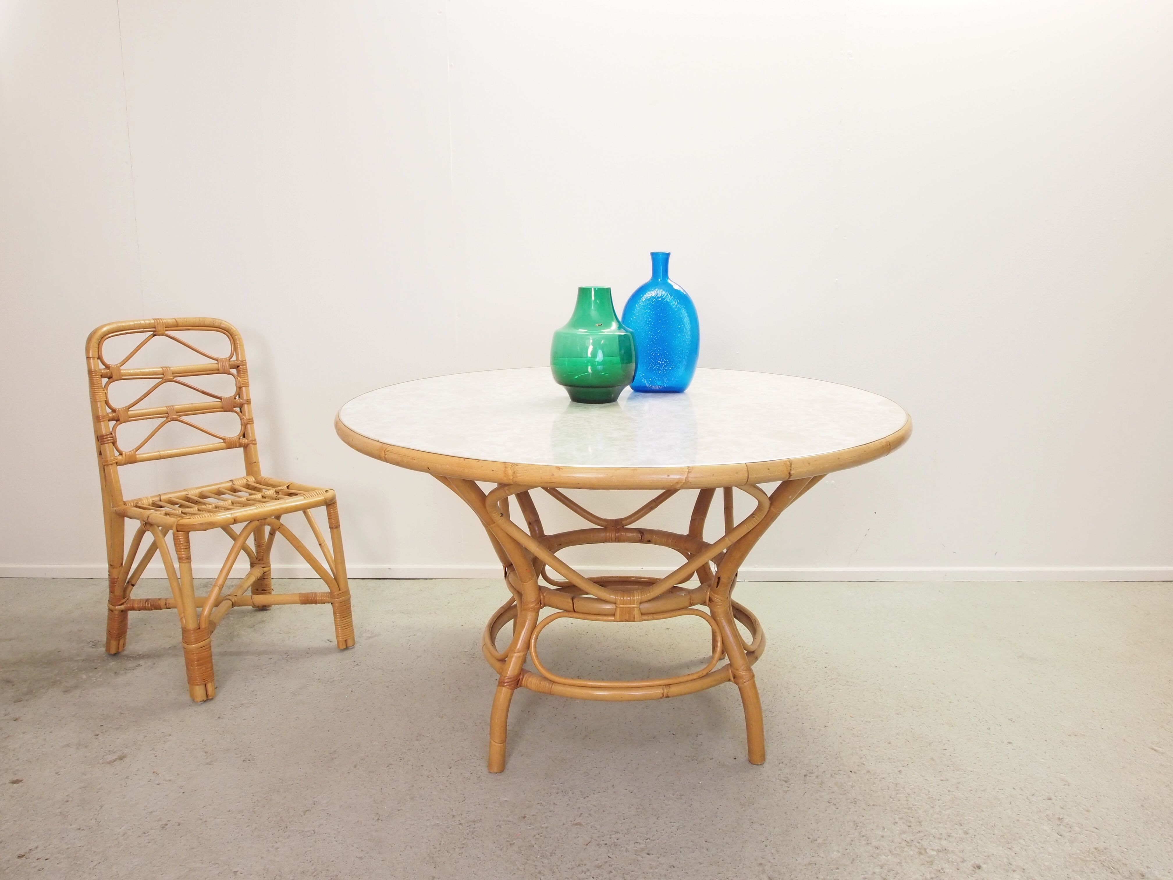 Vintage mid century dutch design rattan round table by Rohe
