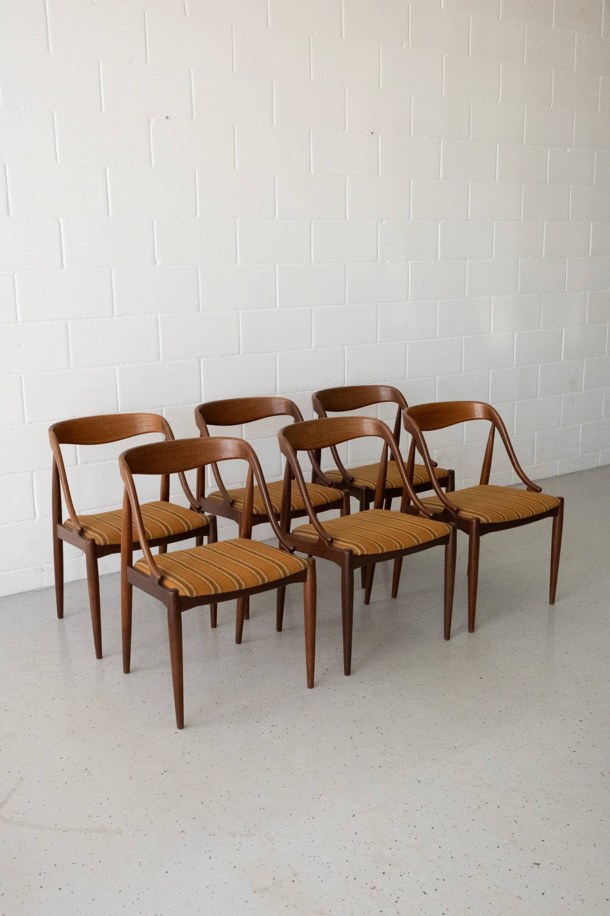 Johannes Andersen Model 16, set of 6 (re-upholstery included)