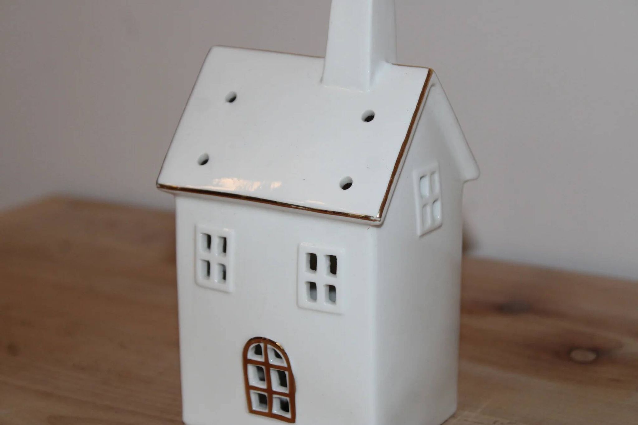 Photophore maison en céramique blanche et dorée – Décoration lumineuse de Noël