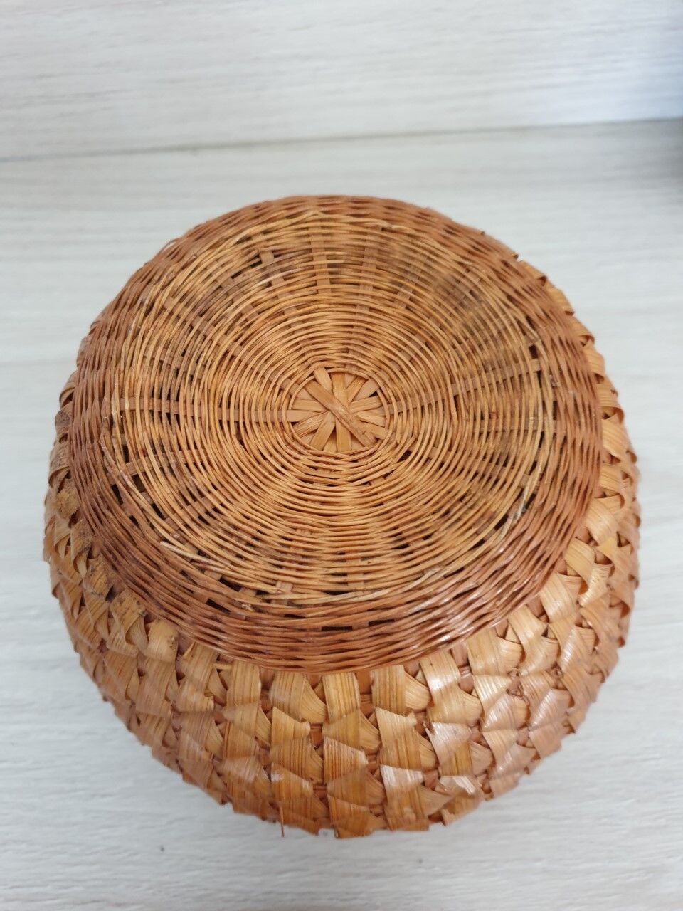Box "Apple" in wicker 70s