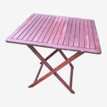 Foldable wooden table