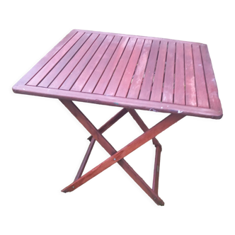 Foldable wooden table