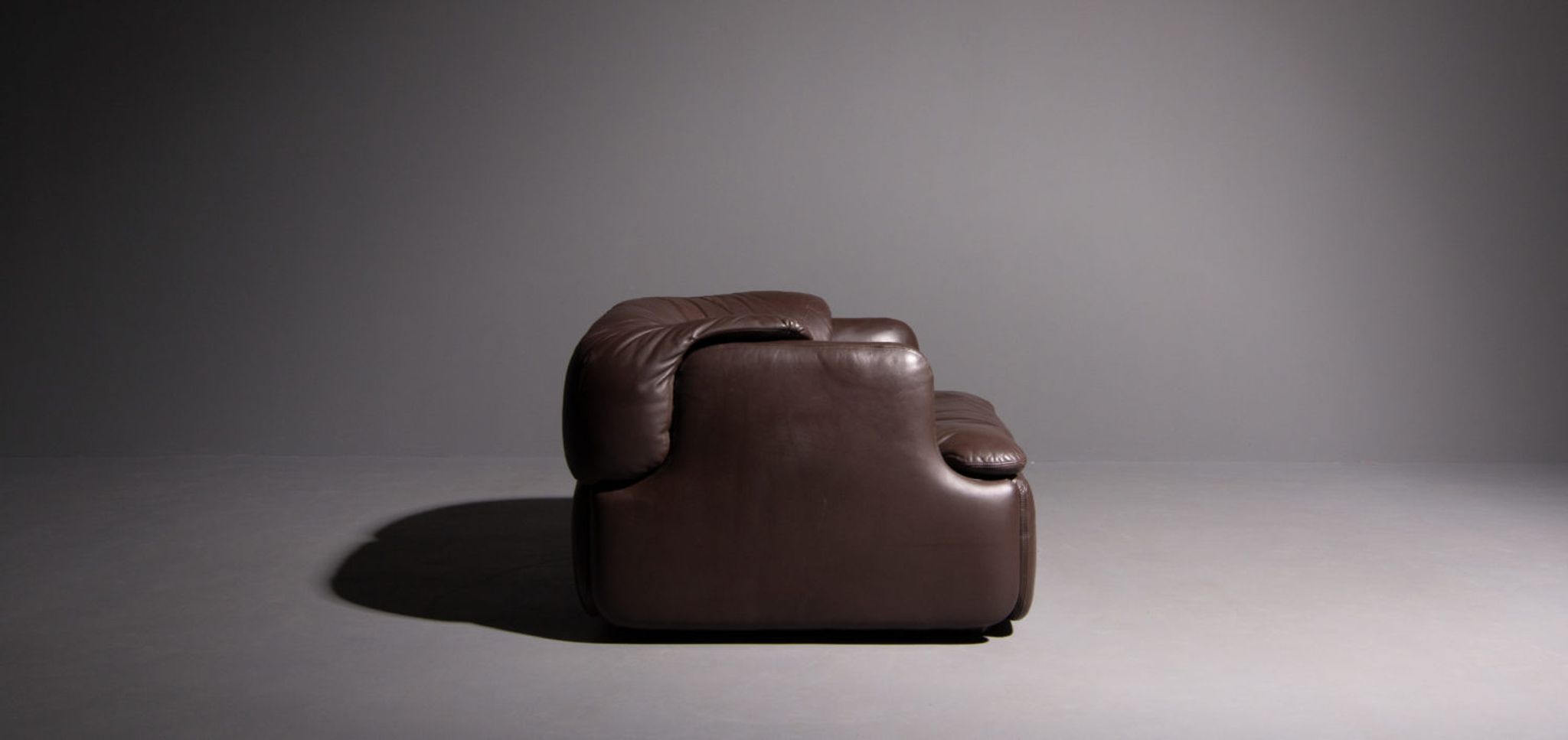 Saporiti armchair designed by Alberto Rosselli brown leather confidential model