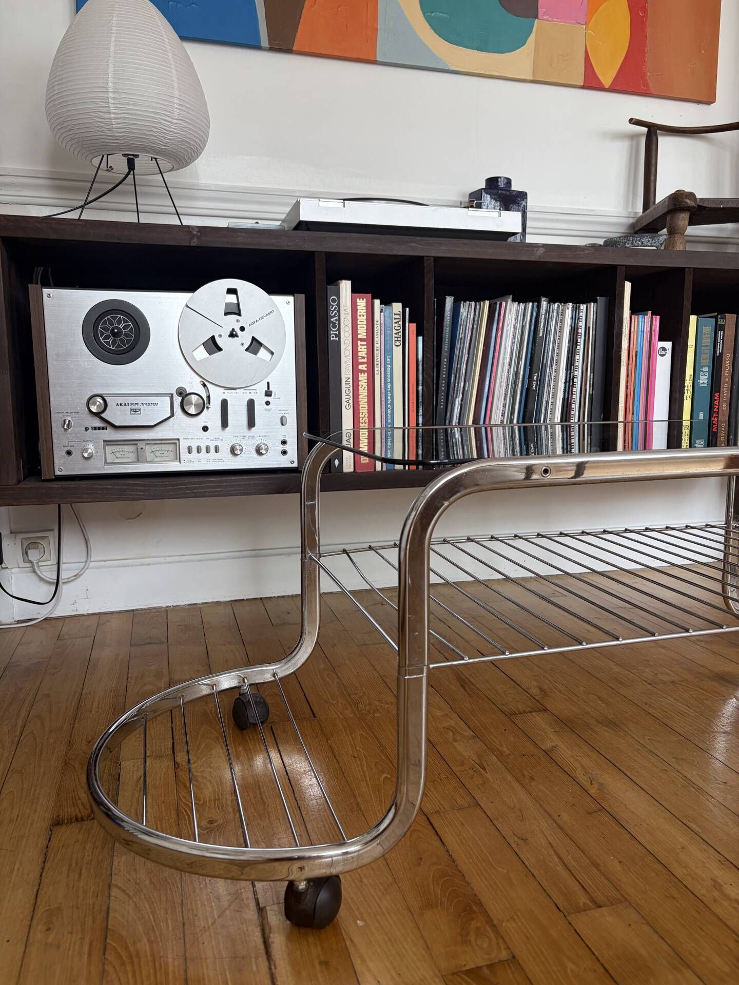 Table basse en métal et verre fumé 1970