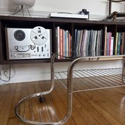 Table basse en métal et verre fumé 1970