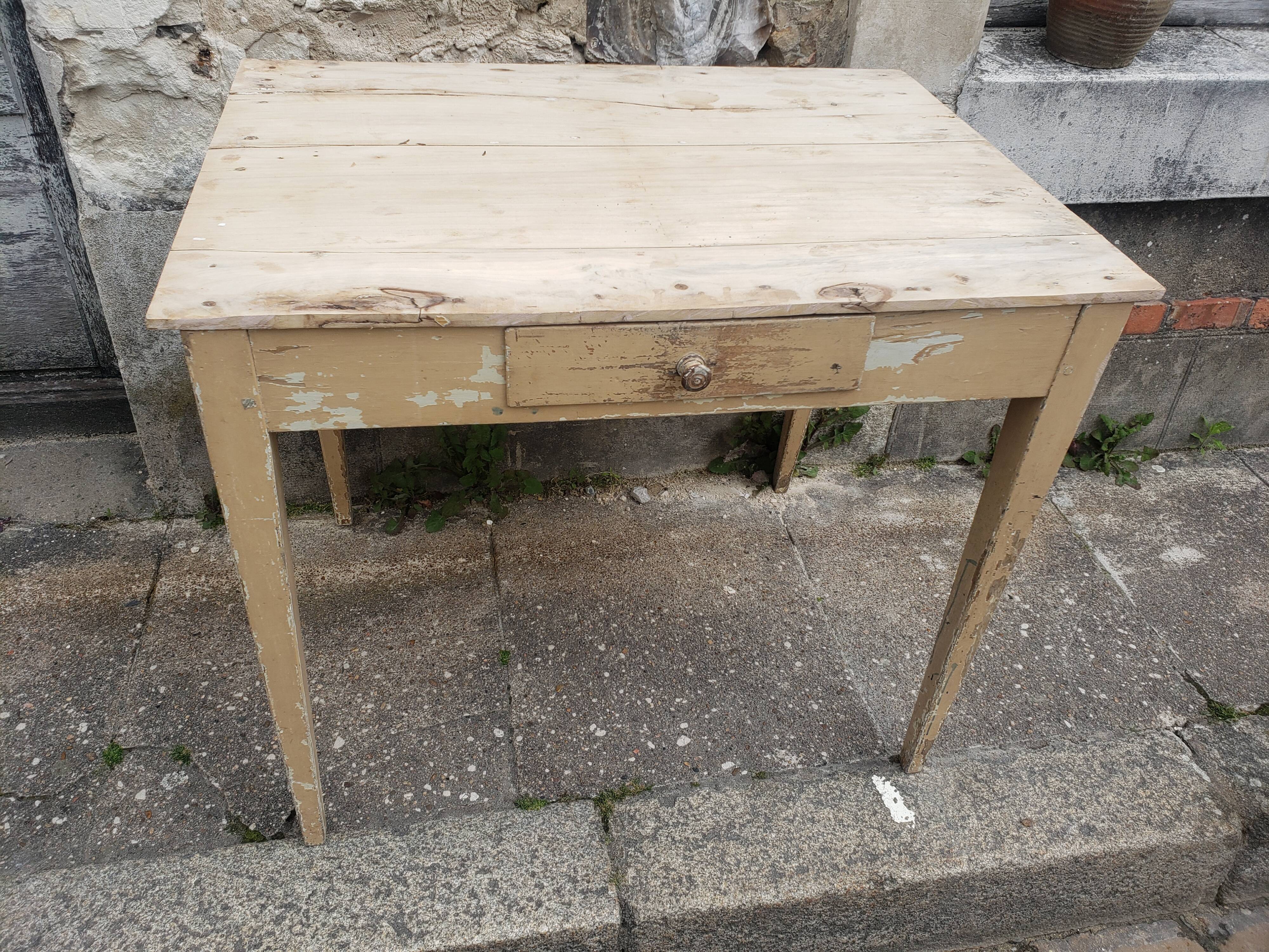 Table de ferme à tiroir