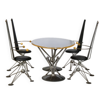 Ensemble table et chaises de salle à manger au design futuriste postmoderne par Krauts, 19