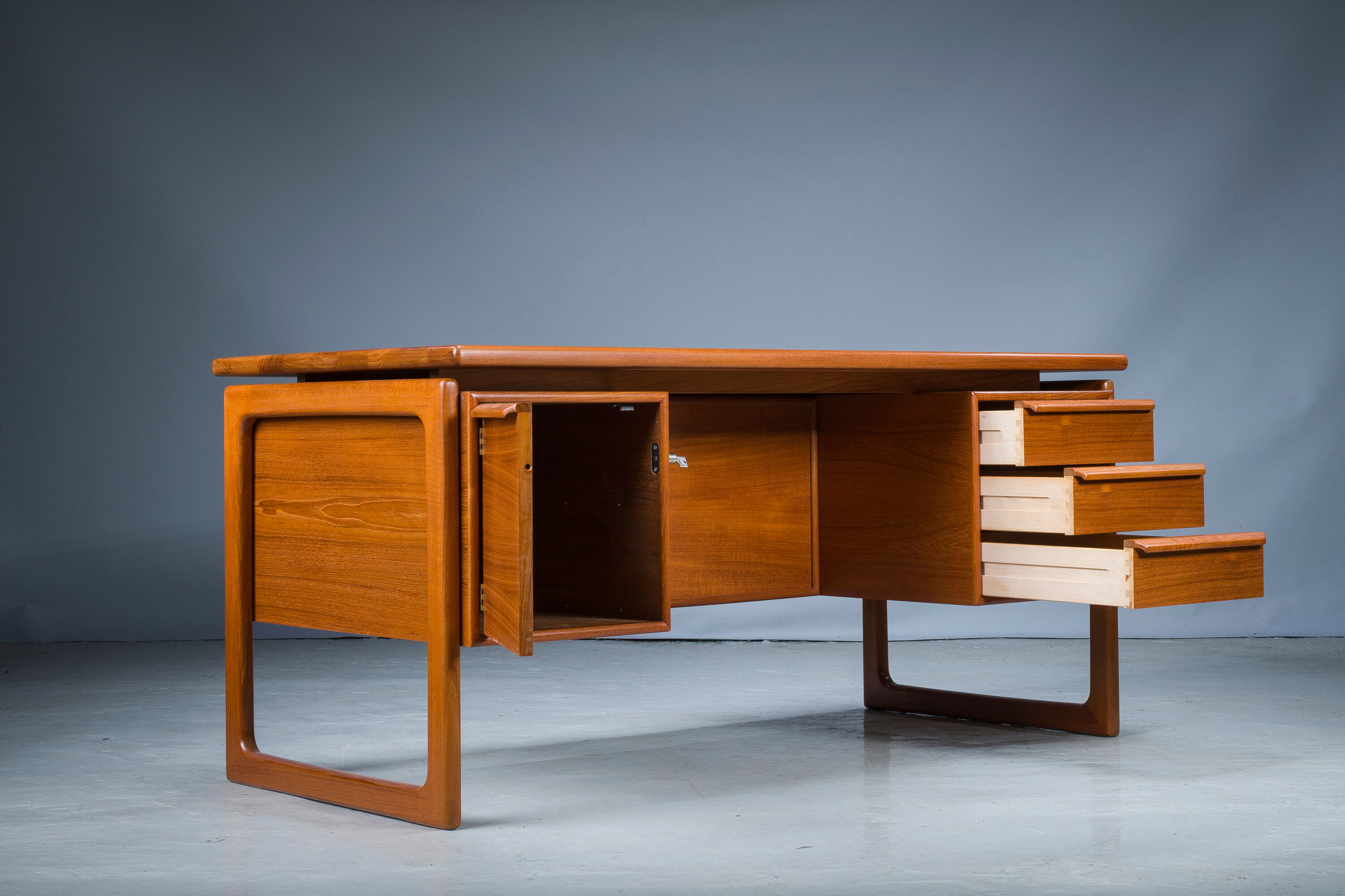 Freestanding Teak Desk from GV Møbler, 1960s