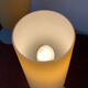 Paire de lampes design en opaline jaune et métal
