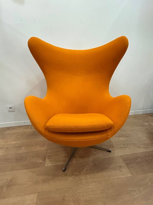 Fauteuil Egg Chair orange par Arne Jacobsen
