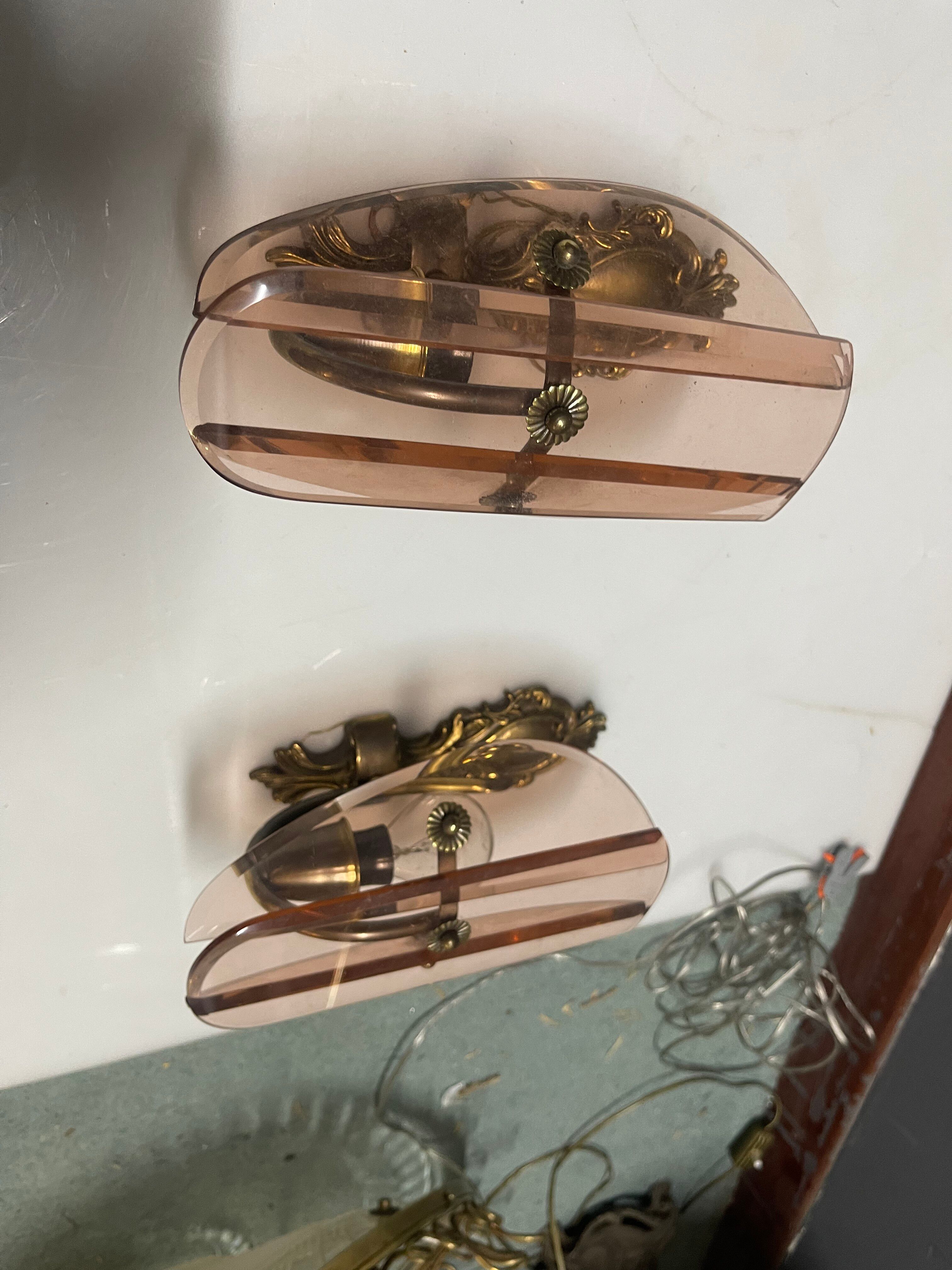Appliques murales en bronze italien et verre rose, années 1950, ensemble de 2
