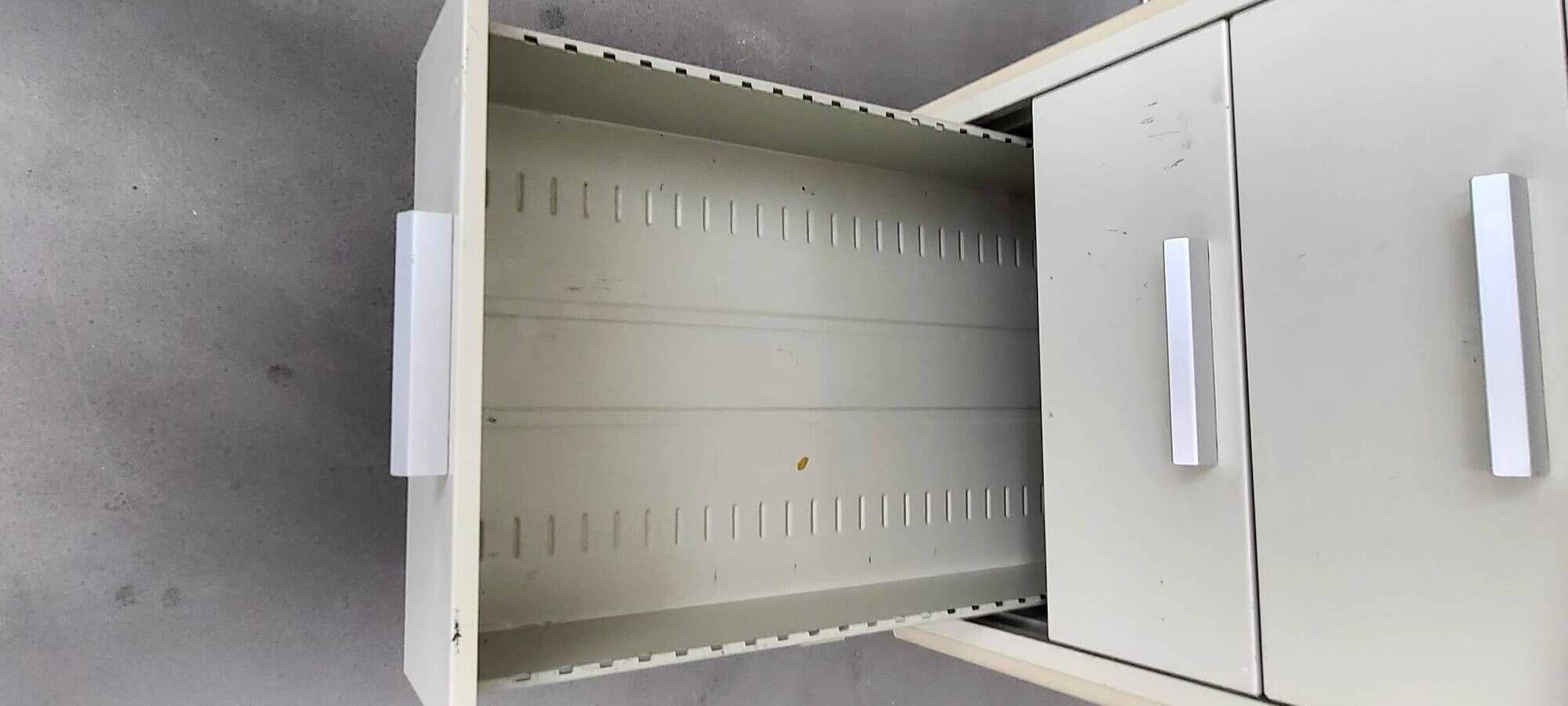 Industrial metal desk Strafor