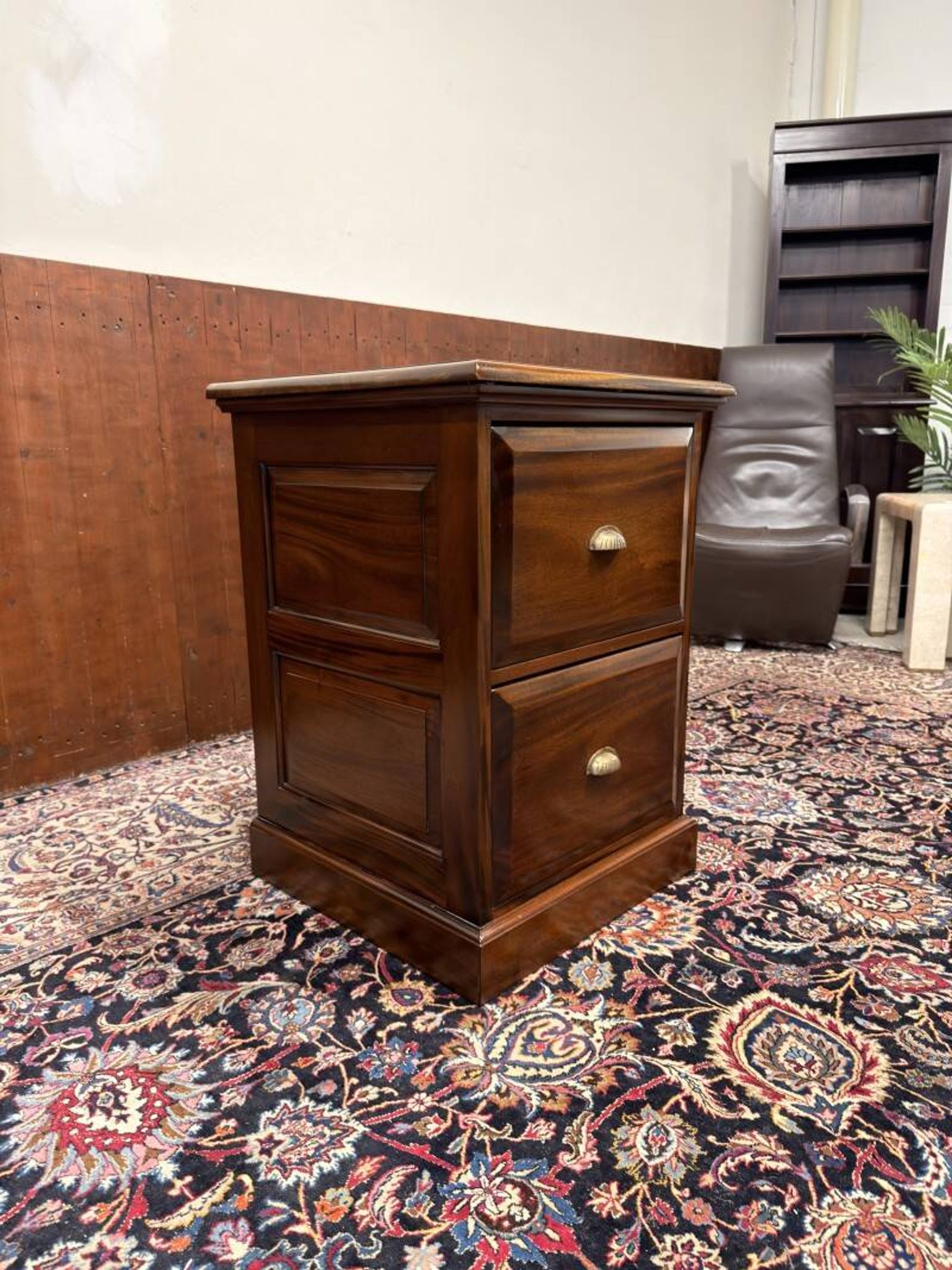 Classic English Mahogany Chest of Drawers