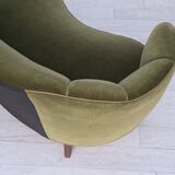 Canapé 2 places incurvé danois des années 1960, revêtement en velours vert, pieds en chêne.