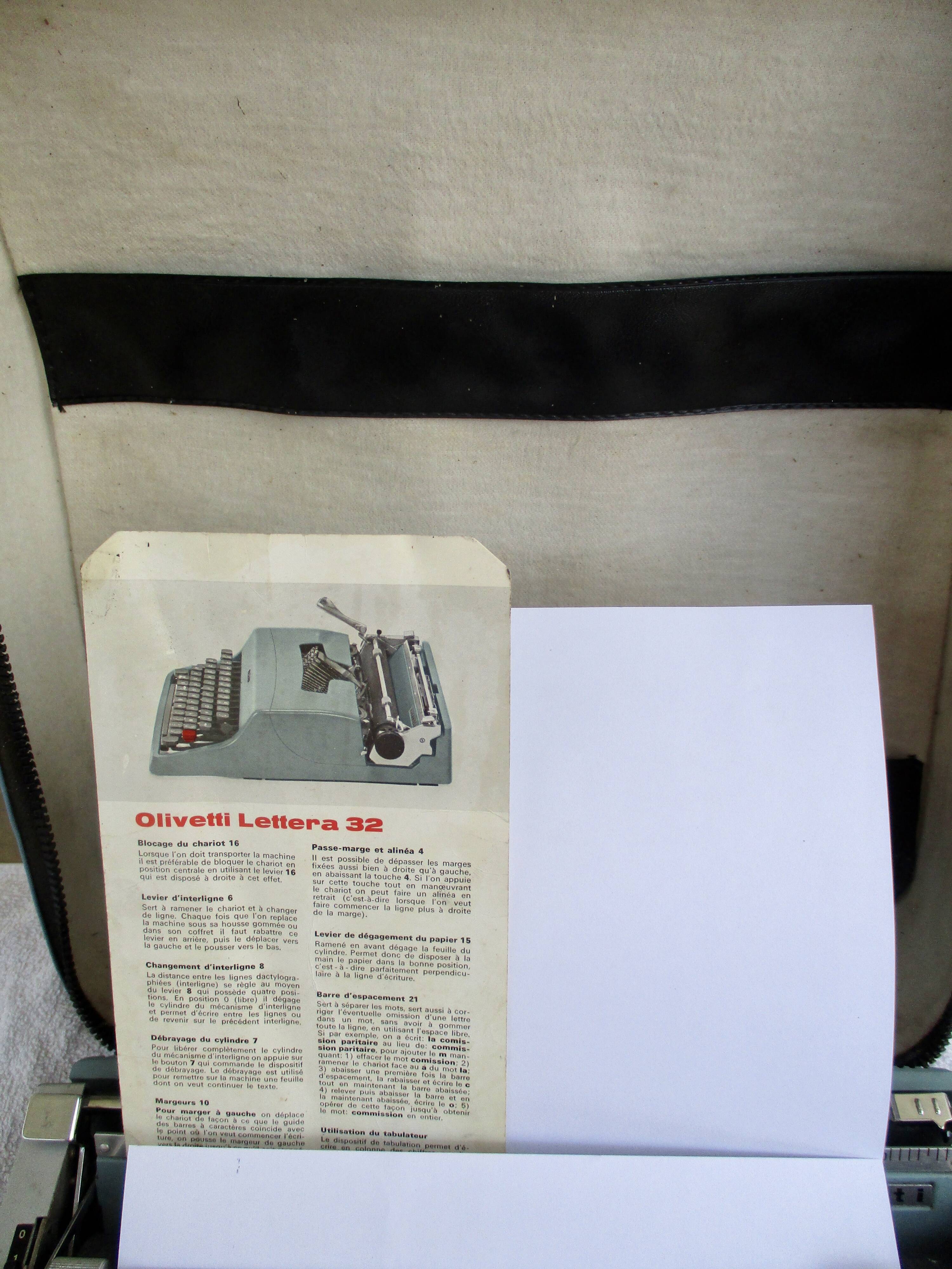 Typewriter, olivetti lettera 32