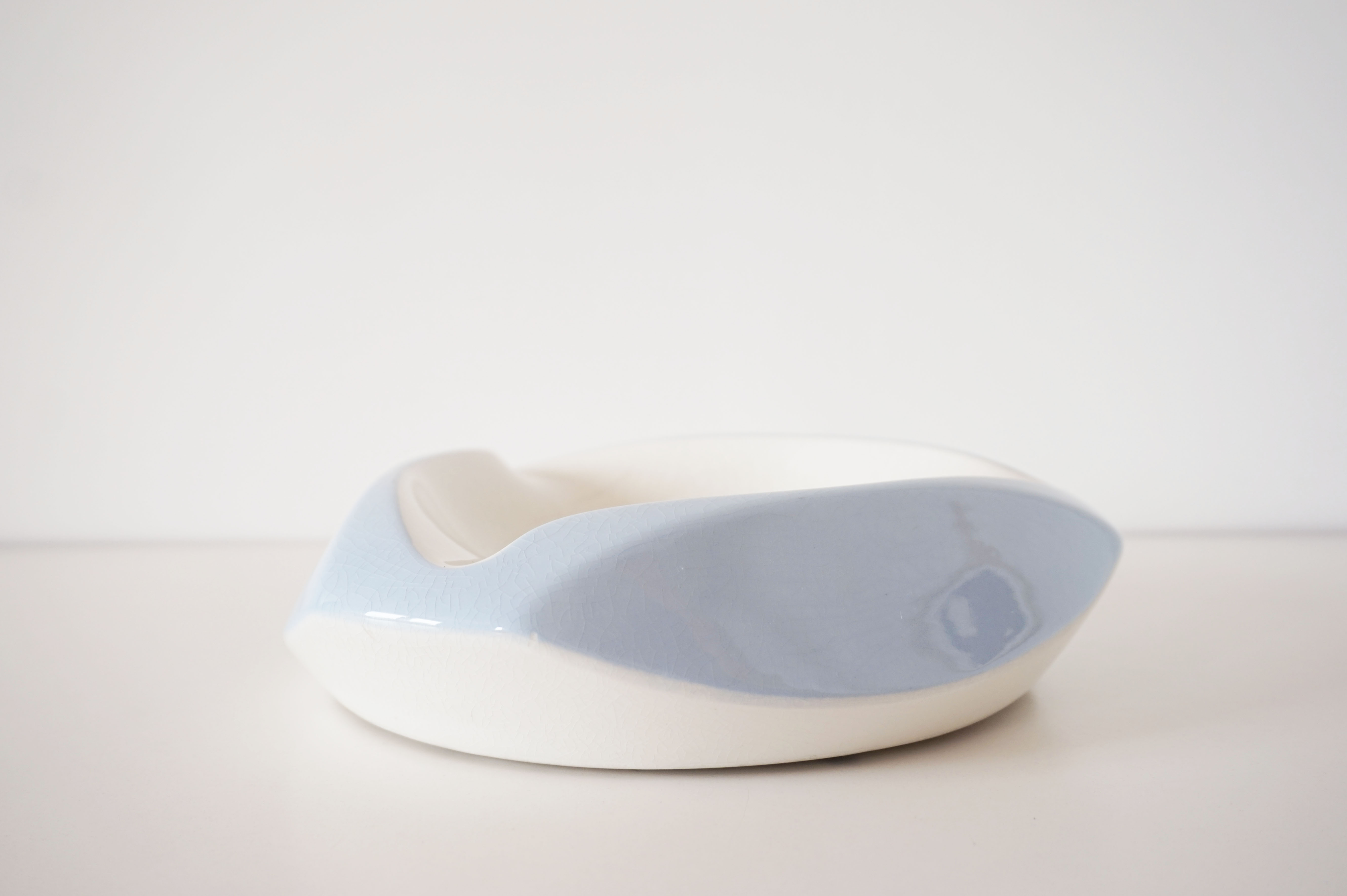 Empty pocket in white and sky blue ceramic 1950