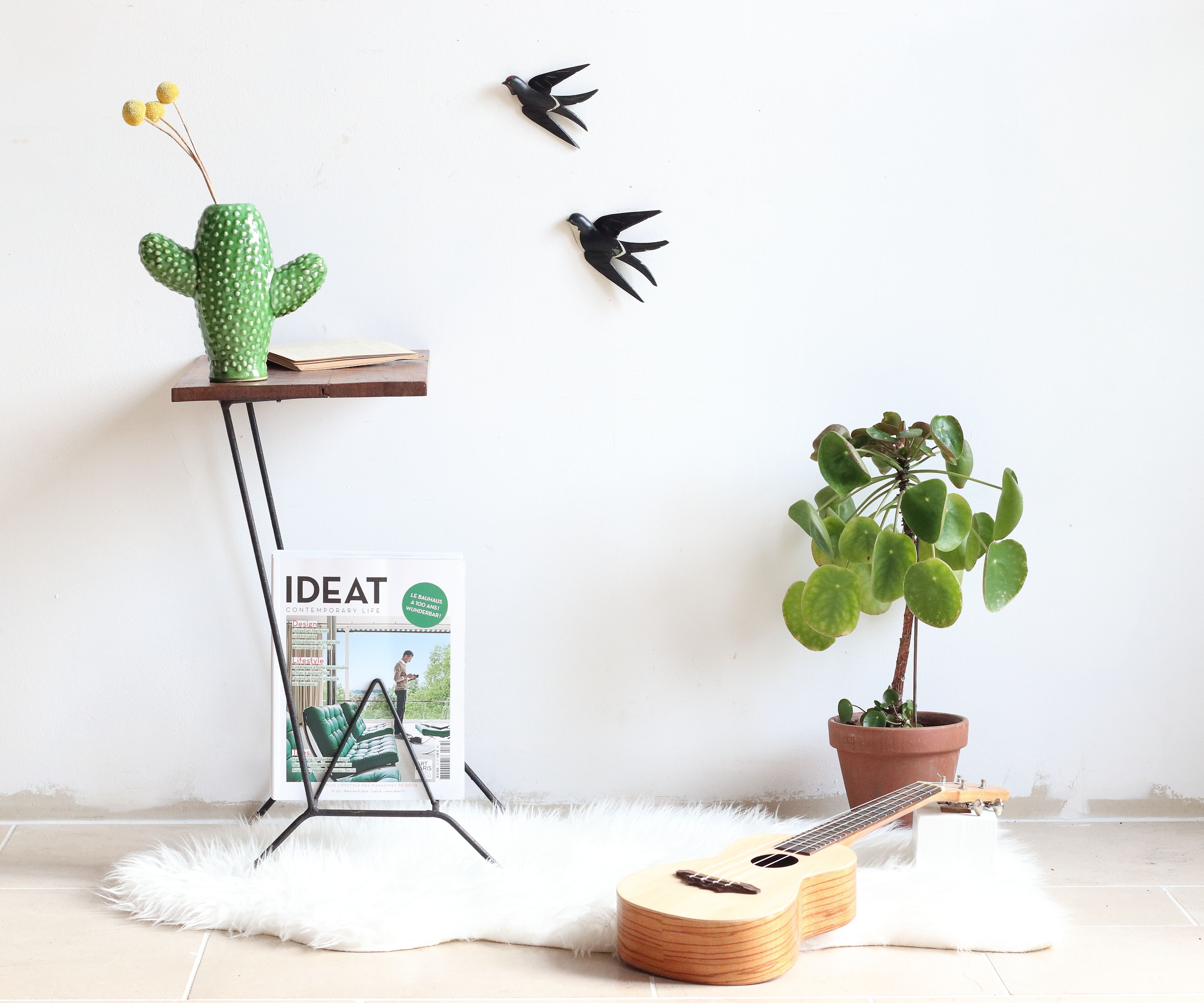 Guerin store vinyls in black metal and wood