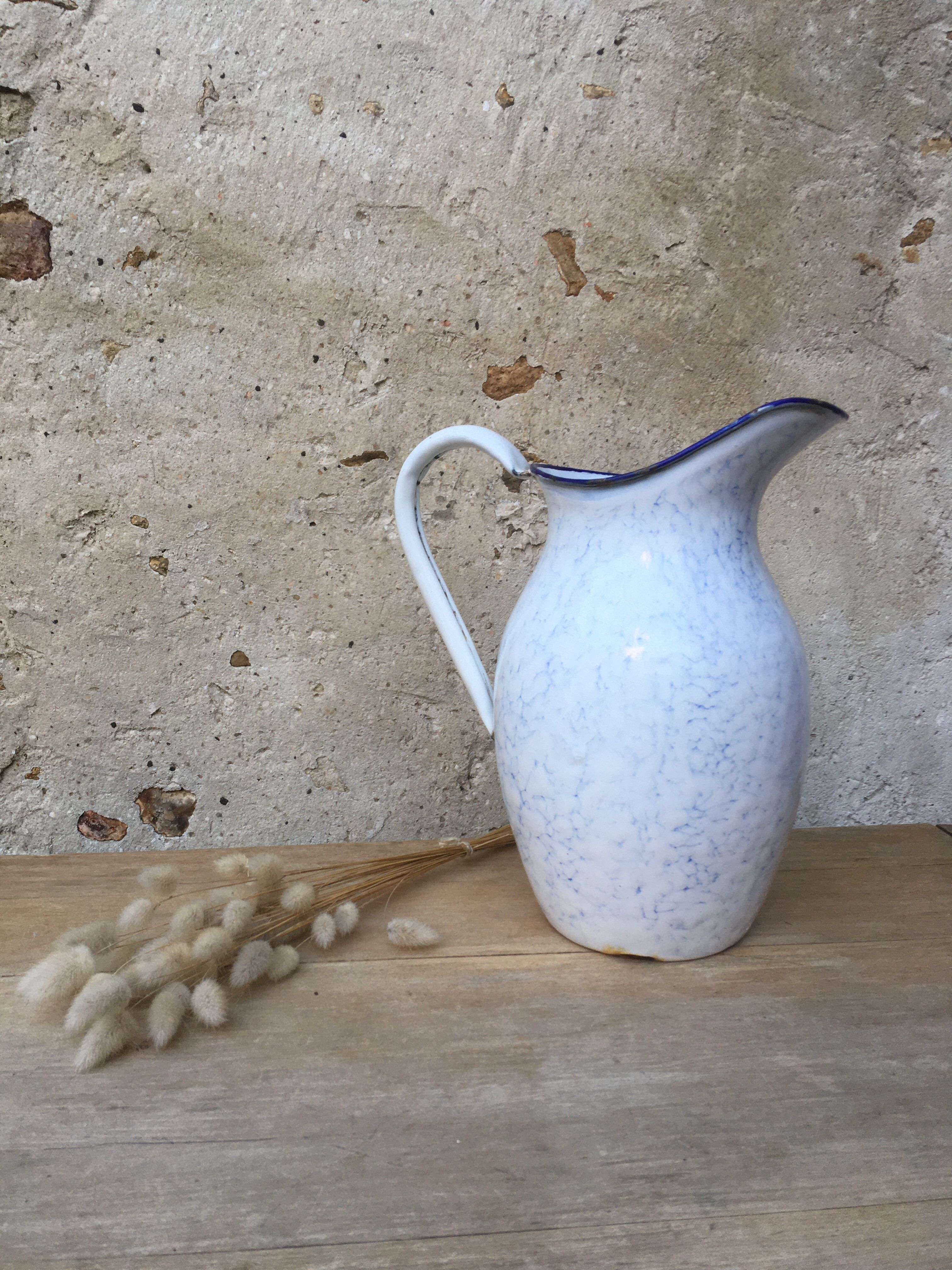 Enamelled sheet metal broc