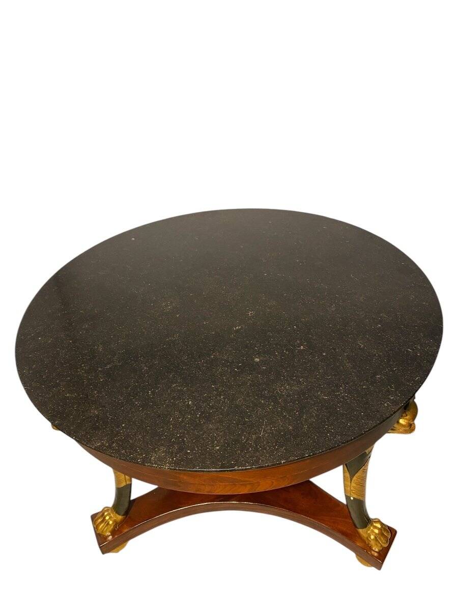 Grand guéridon aux corbins d’époque Empire