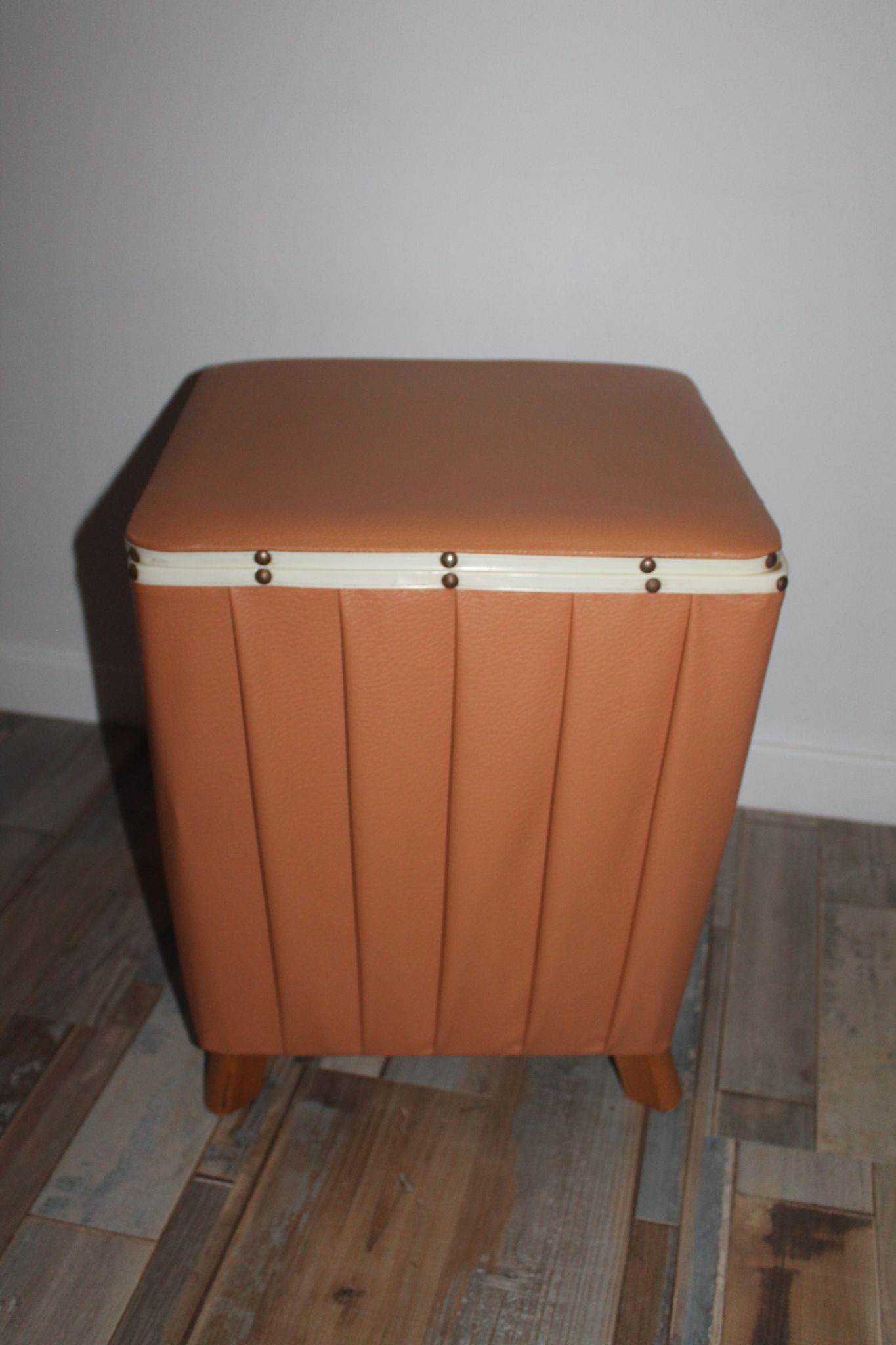 Pouf coffre en skai des années 60