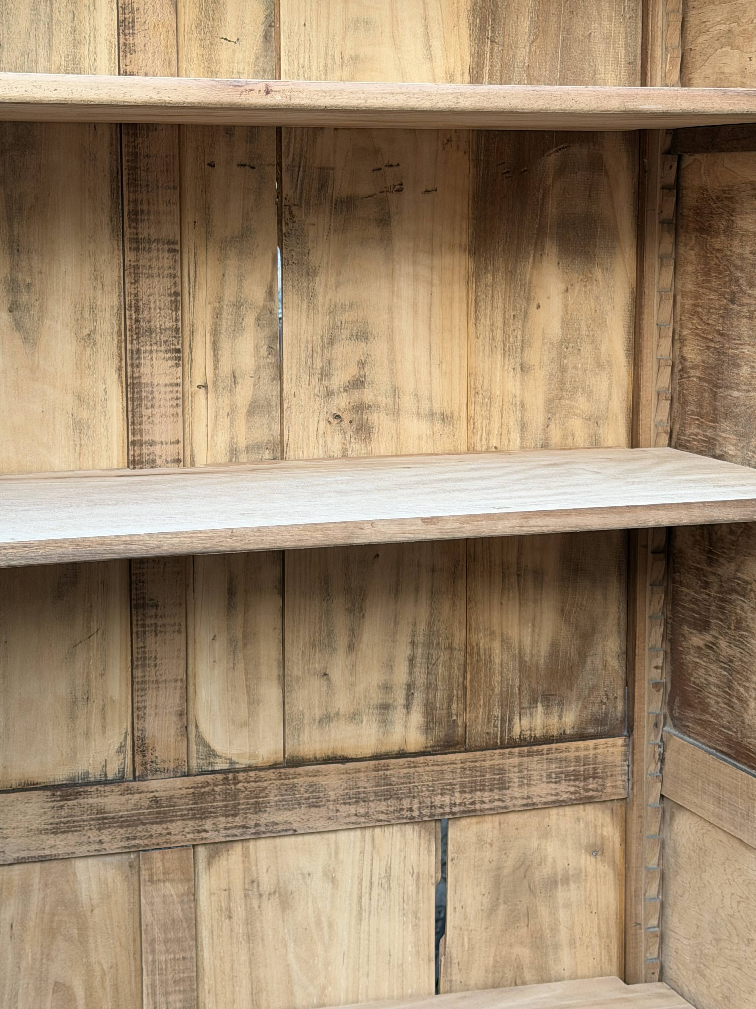 Armoire parisienne noire vitrée rénovée