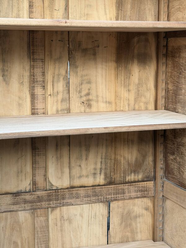 Armoire parisienne noire vitrée rénovée