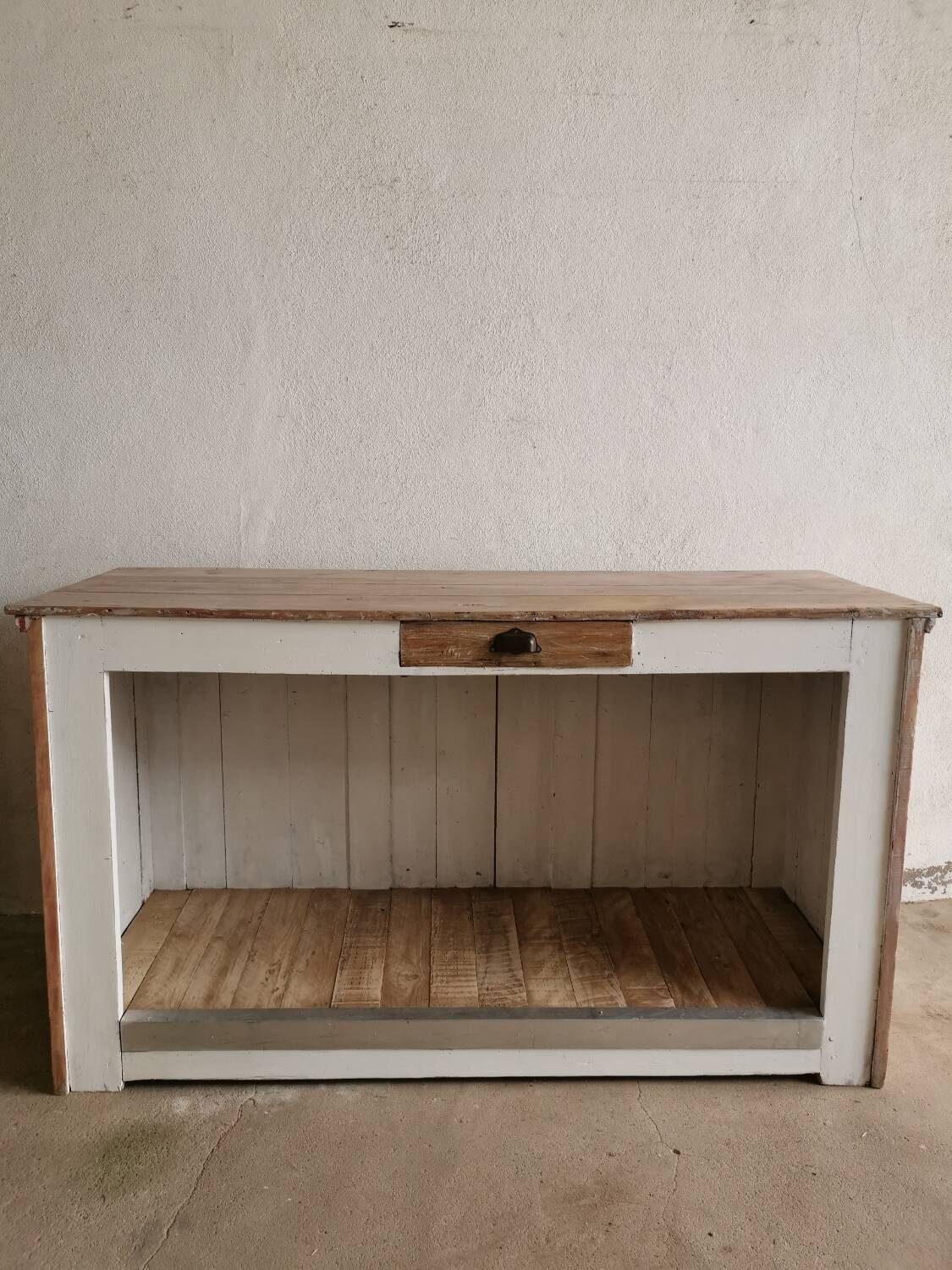 Kitchen Counter / Island