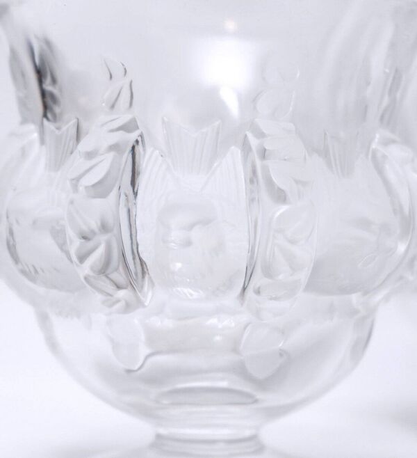 Paire de vases lalique - modèle dampierre - cristal moulé satiné - époque: xxème siècle