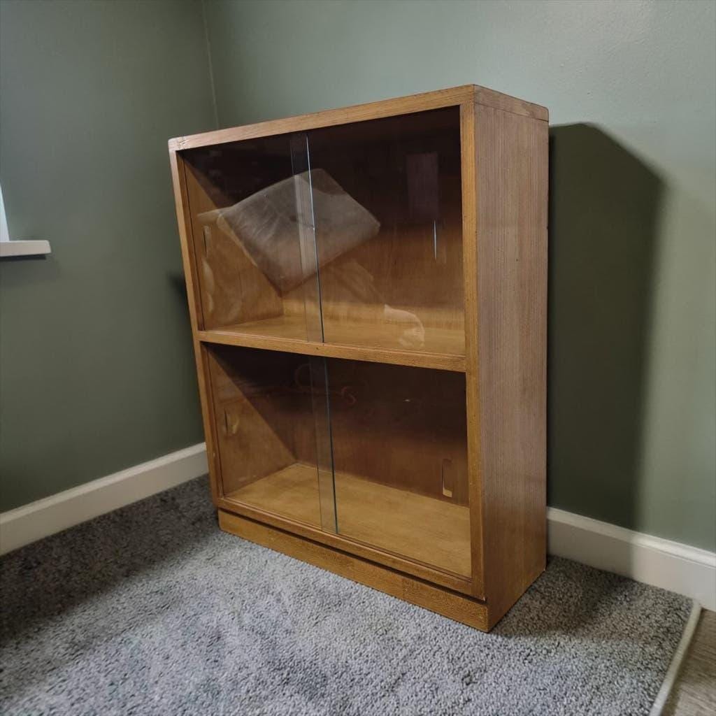 Vintage wooden mini shelf/display case/bookcase