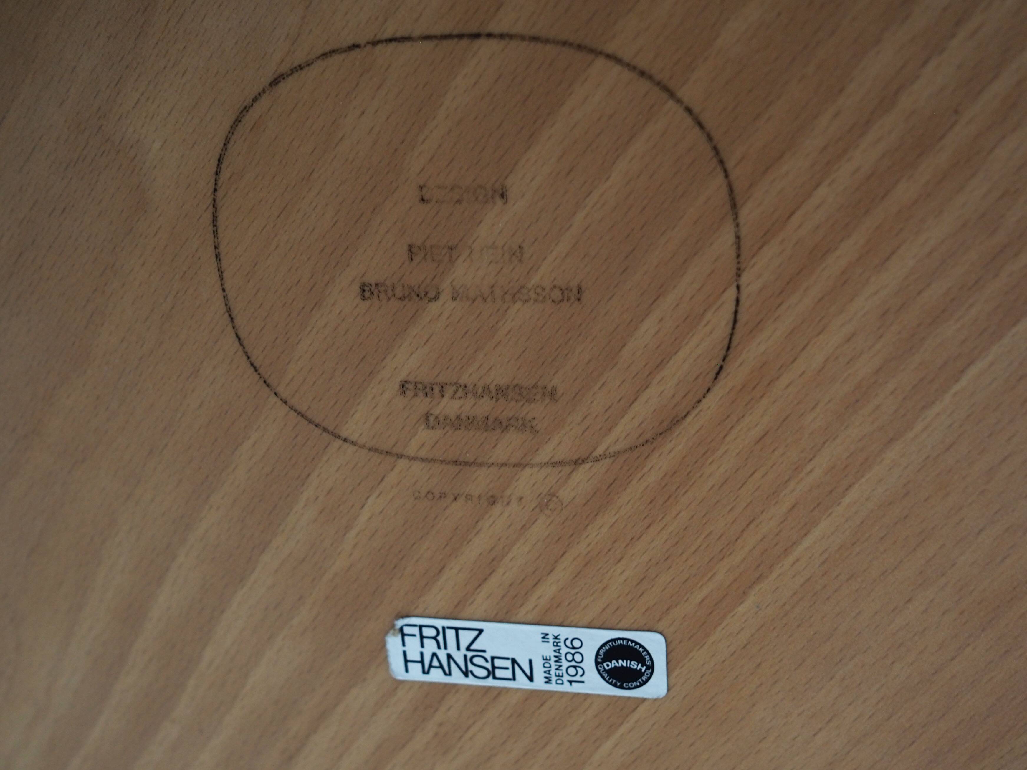 Ash table, Danish design, 1960s, designer: Arne Jacobsen, manufacturer: Fritz Hansen