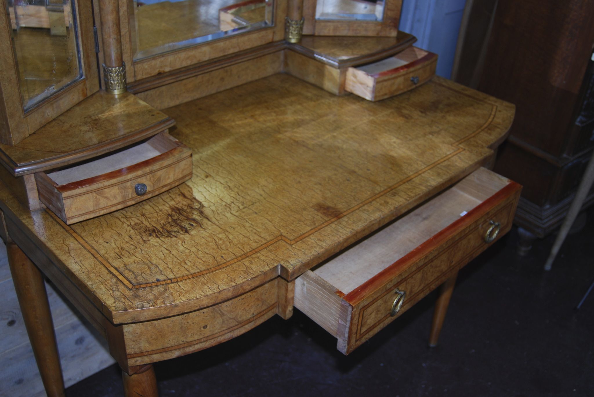 Louis XVI-style hairdresser in elm magnifying glass and 20th century marquetry net.