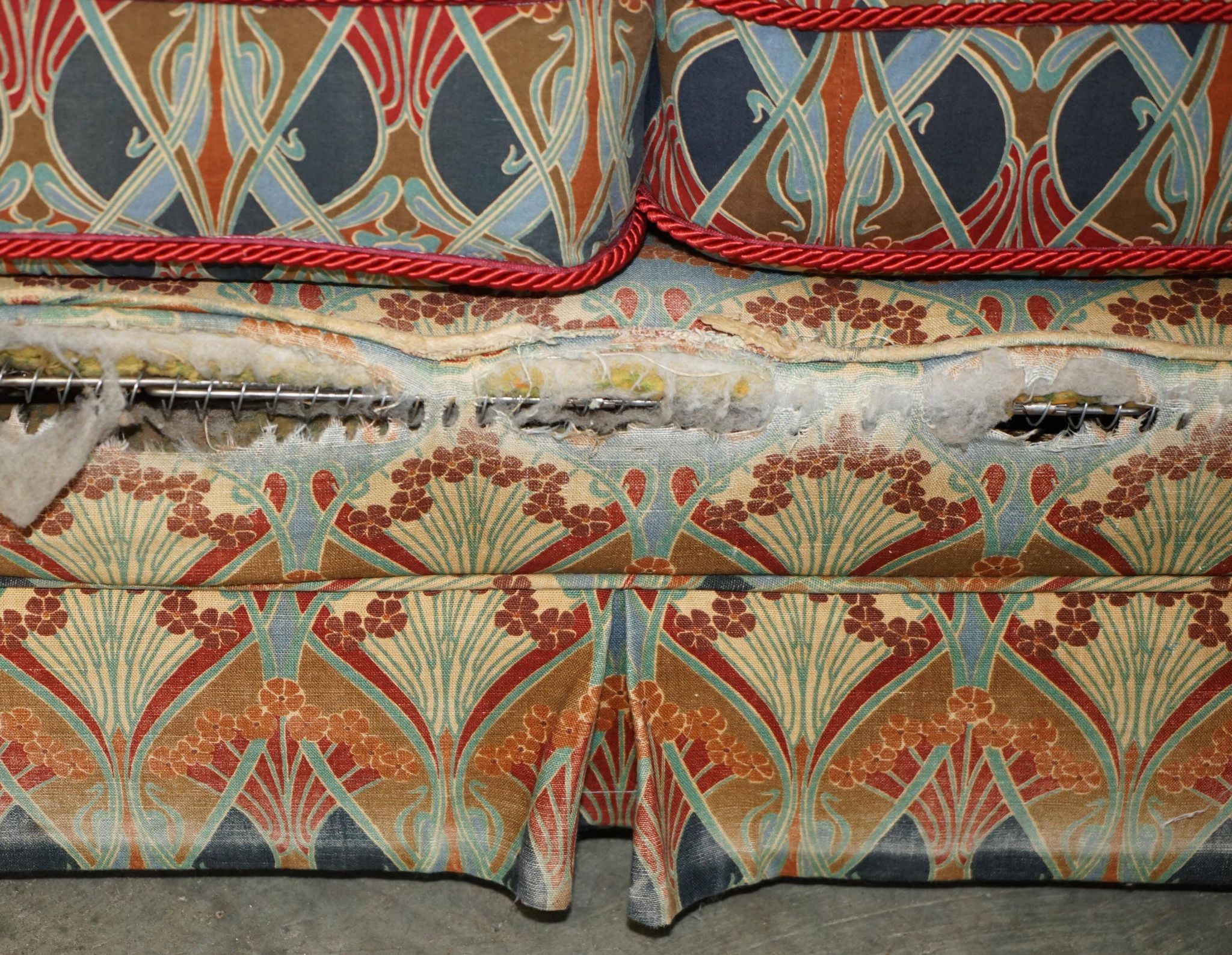 Vintage Liberty's of London Ianthe Canapé Worn Condition