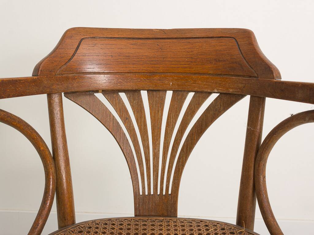 Chaise bistrot avec accoudoirs en bois cintré et assise en cannage