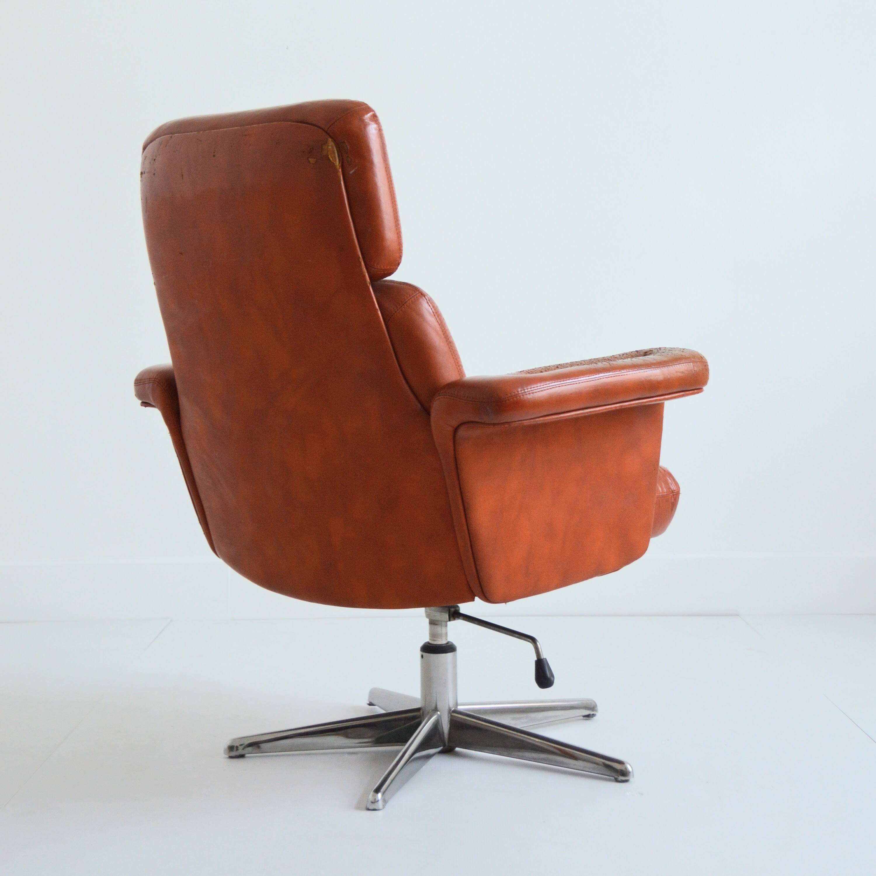 Swivel chair / height adjustable 1960 vintage