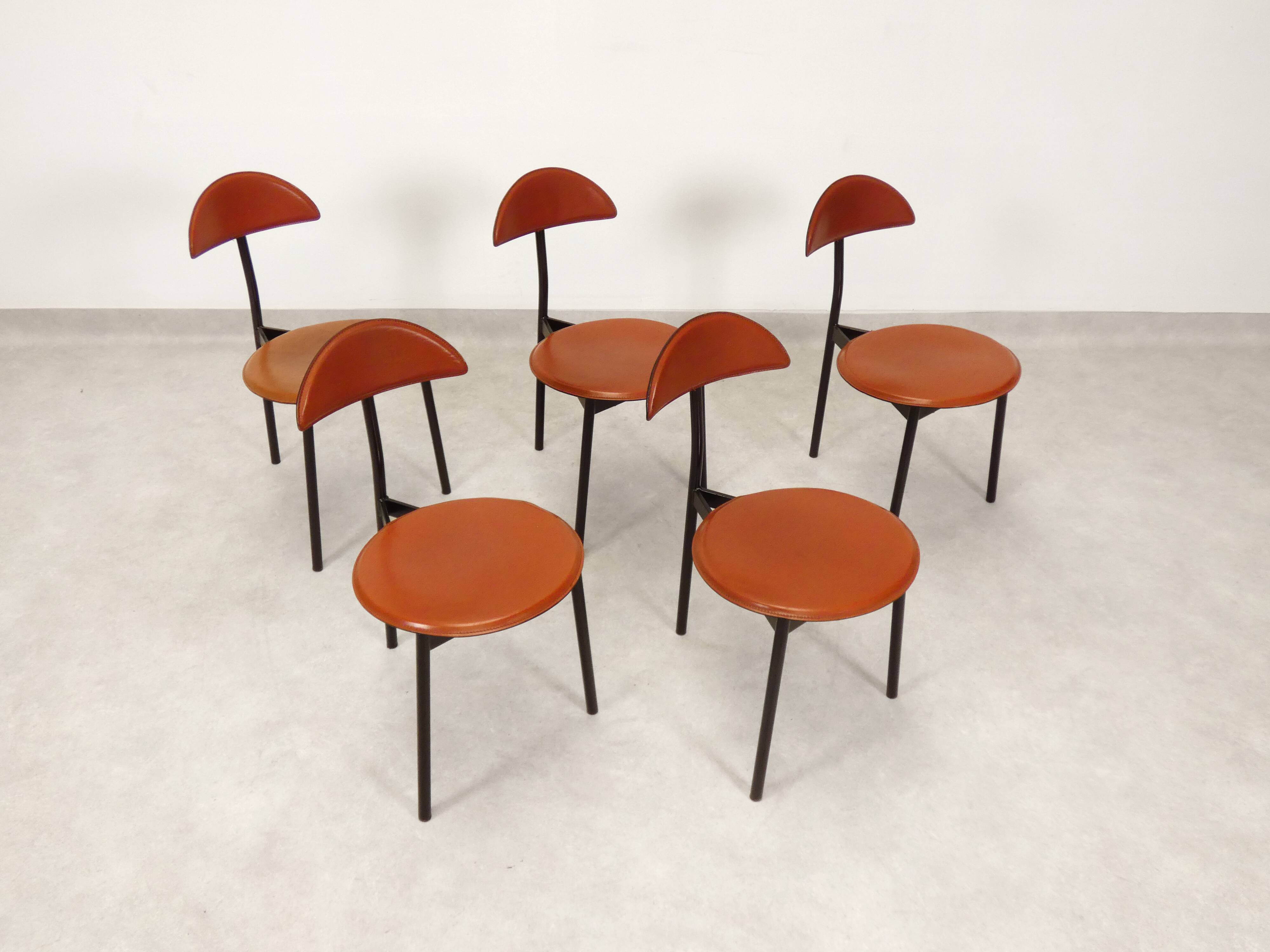 Set of 5 Linea Veam leather tripod chairs