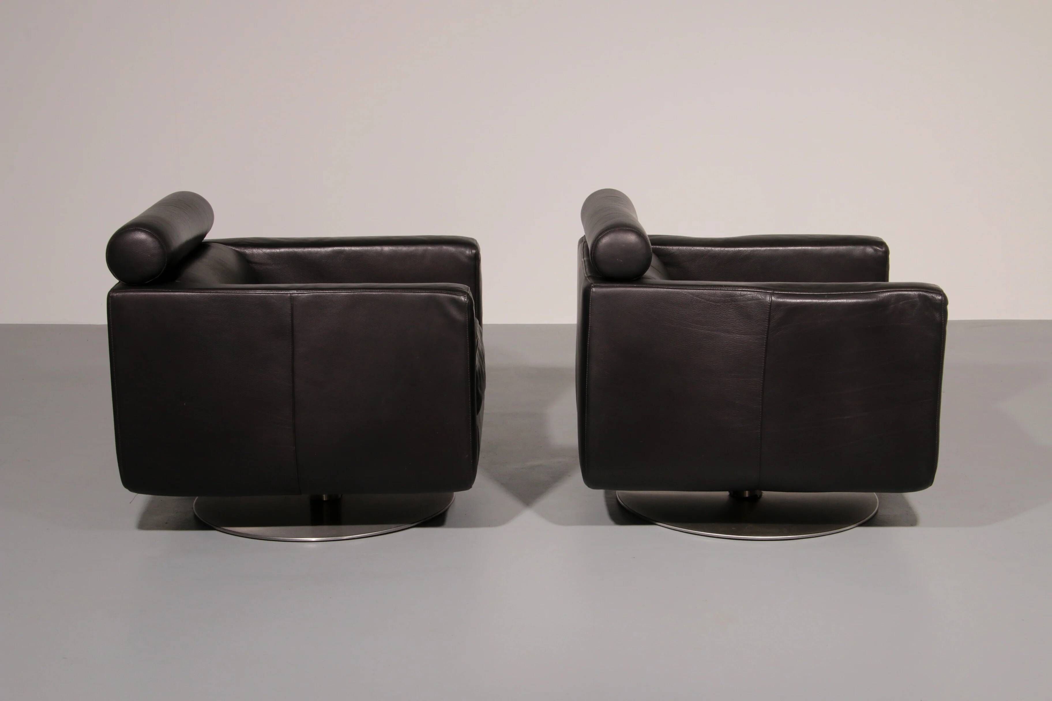 Italian modern leather swivel lounge chair steel by Natuzzi, Italy 1970
