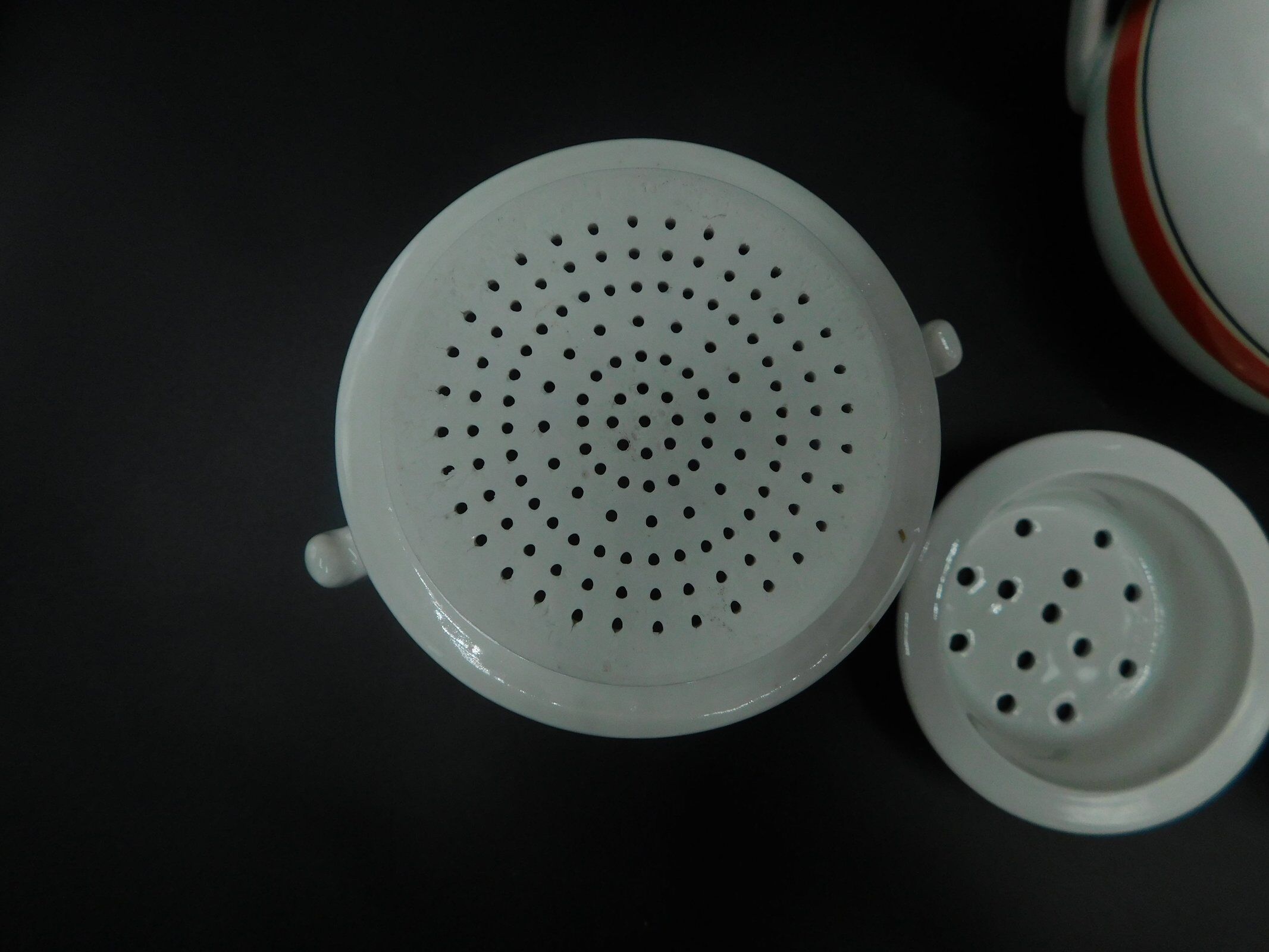 White and orange Pillivuyt tisanière