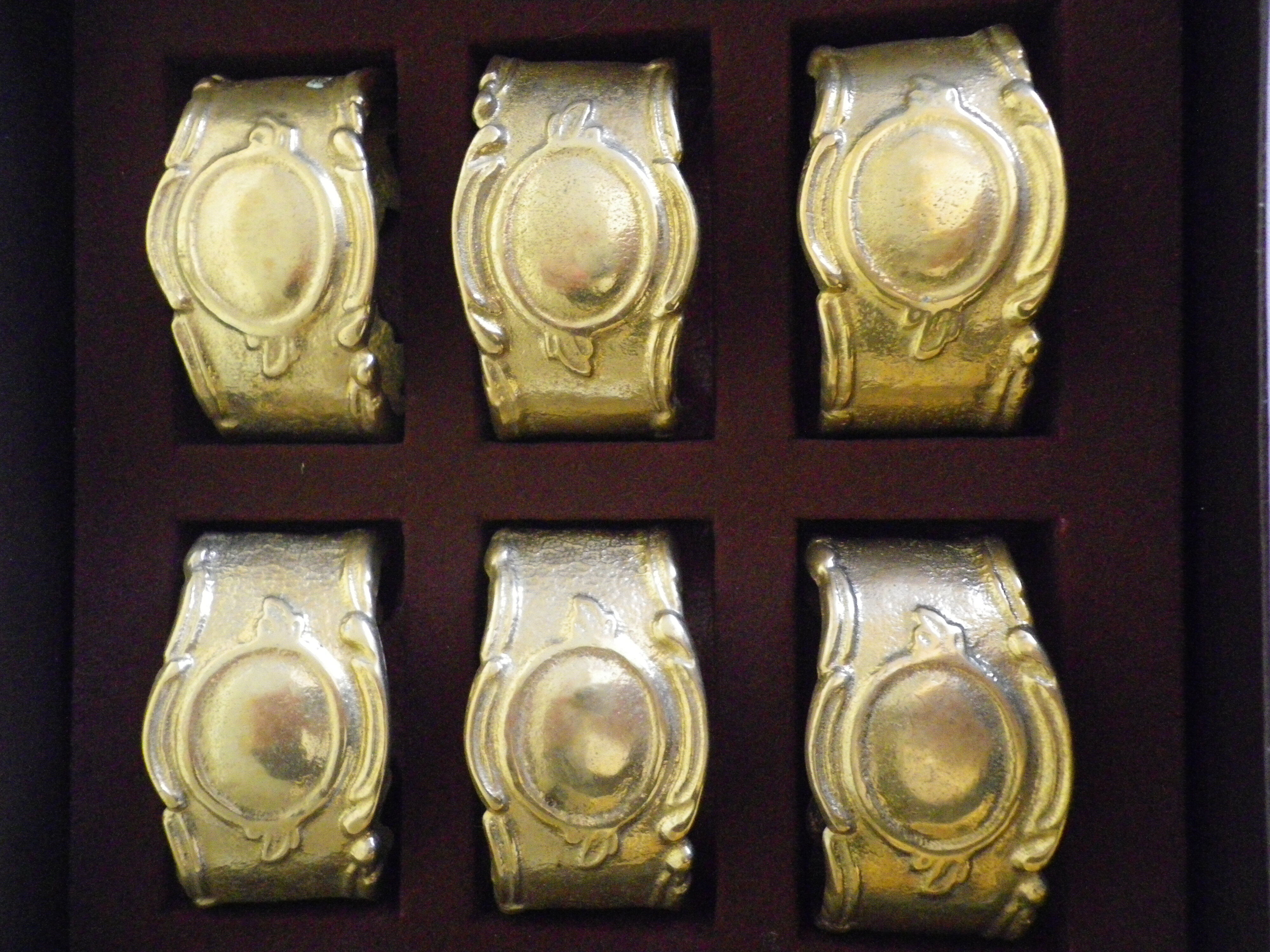 Six rounds of brass towel in their original box 1960  Art Deco