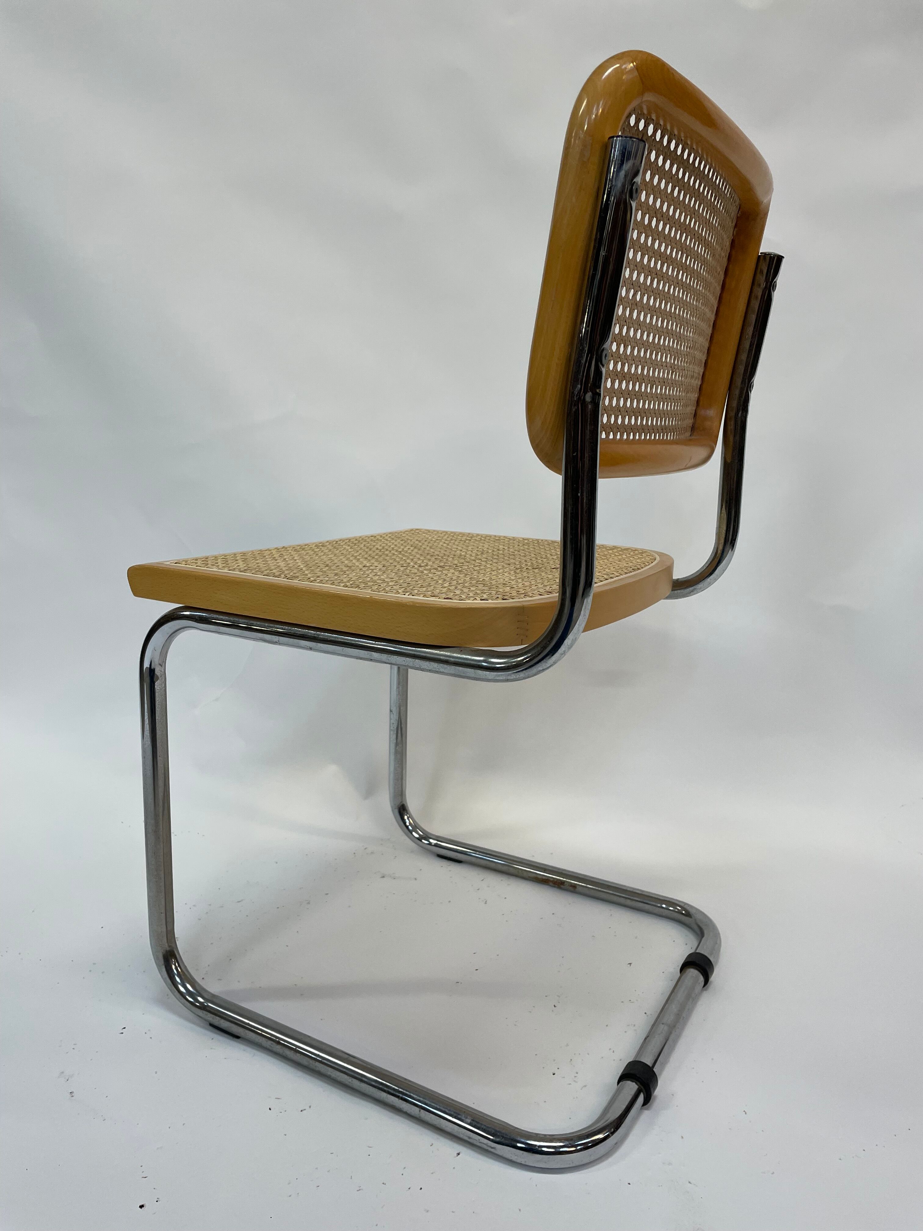 Chaise Cesca modèle b32 en chrome de Marcel Breuer