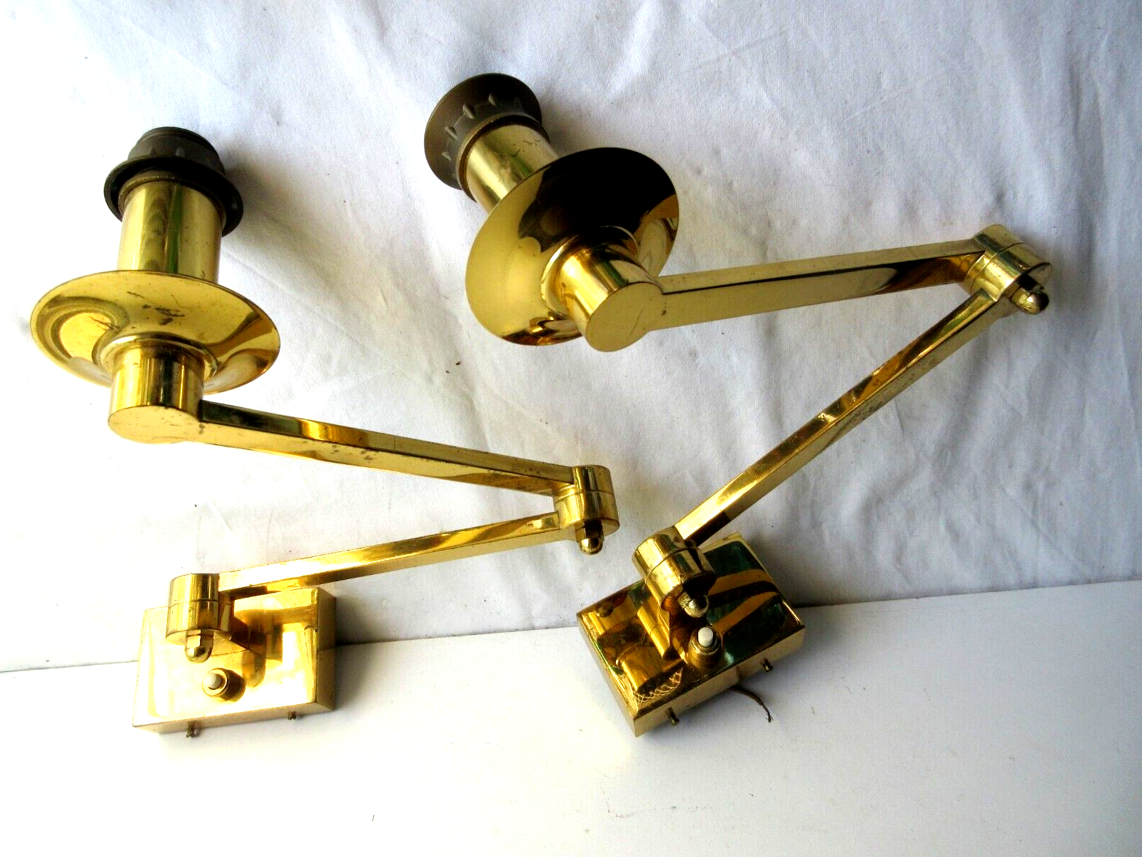 2 electrified wall lamps from 1970, gold chrome bronze, 2 articulated arms + switch